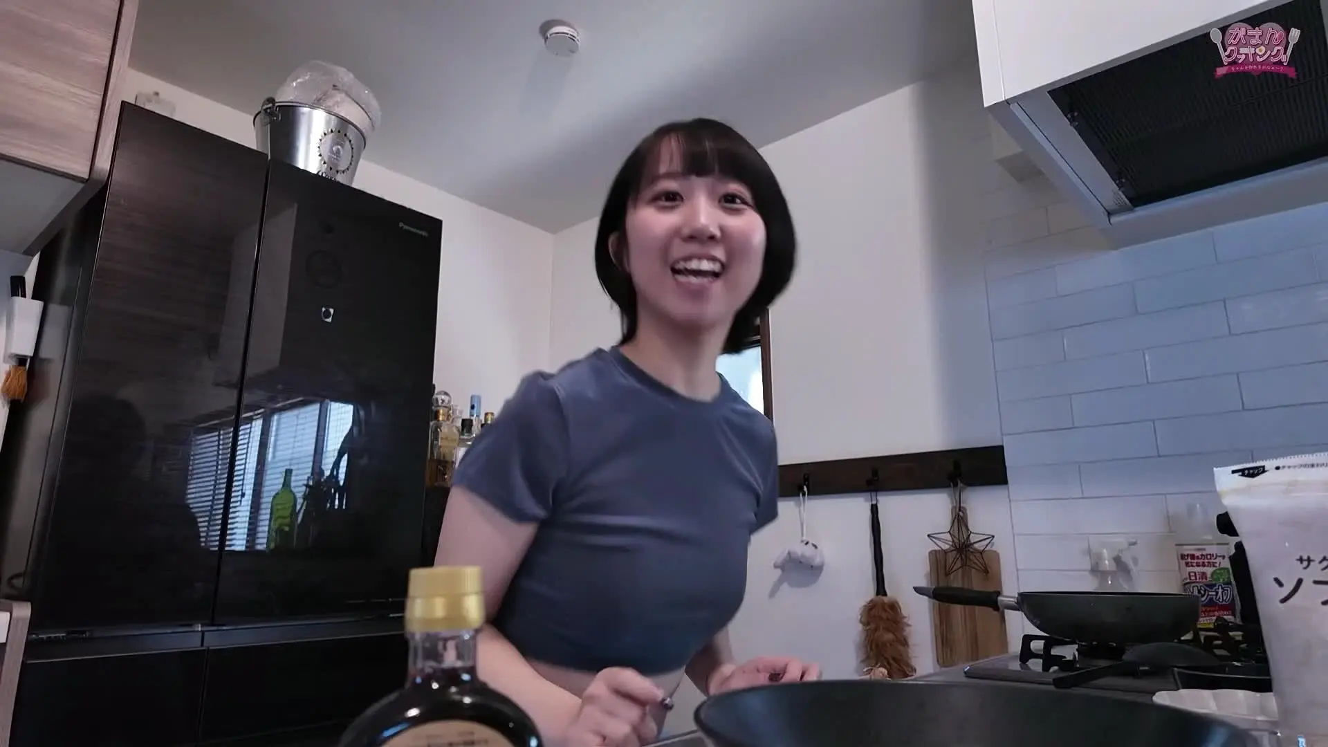 がまんクッキング【プラン半額中✨】「【本編映像】#006 まな 料理をしつつ黒子にずっと身体を弄られるがまんクッキング！ 今回のチャレンジャーは「まな」ちゃん。」の投稿サムネイル