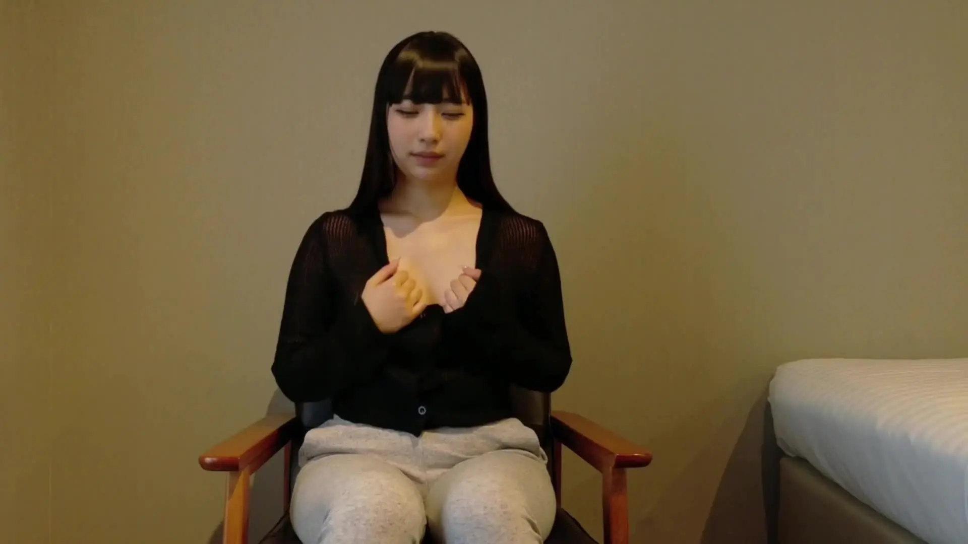 夜に働いてるりな｜ここでは見せます「チラっとだけ見せてあげるね💓」の投稿サムネイル