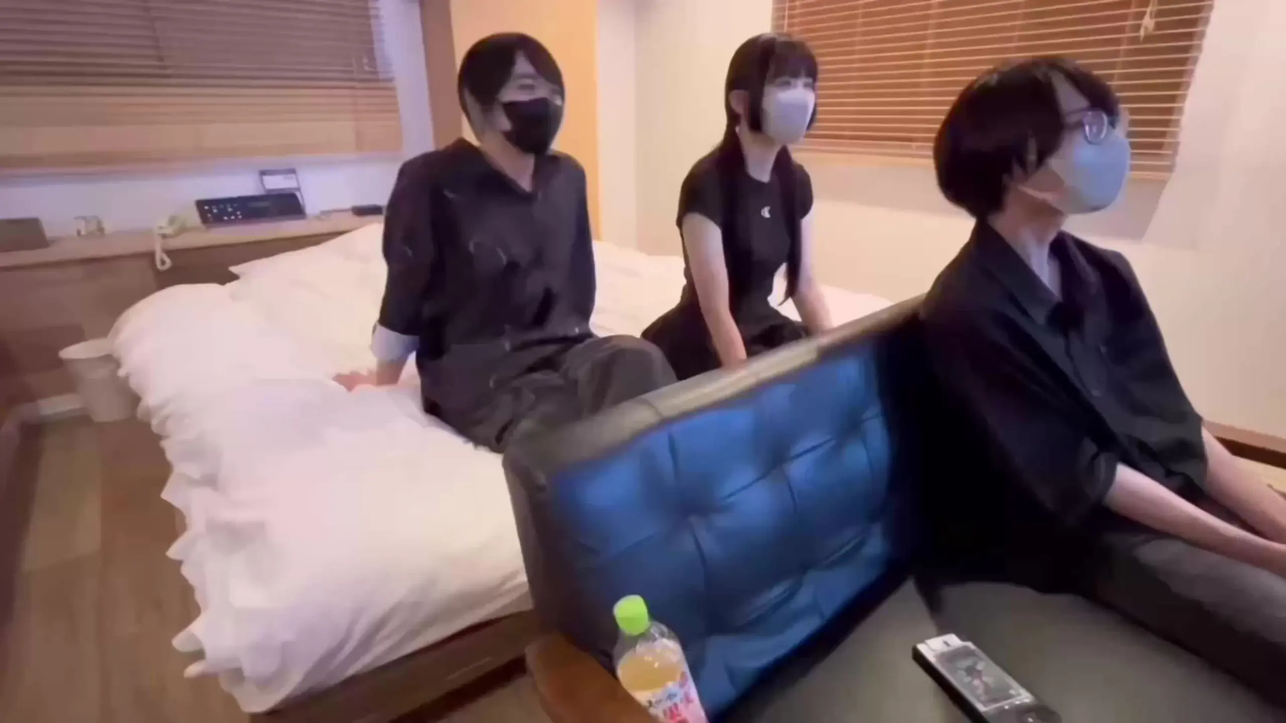 ゆいちゃ「中出しNTRしてきたよ♡ 彼氏に見られながら手マンされたり、相手の舐めたりしちゃった、 最後は中に出されて背徳感ヤバかった😖💕」の投稿サムネイル