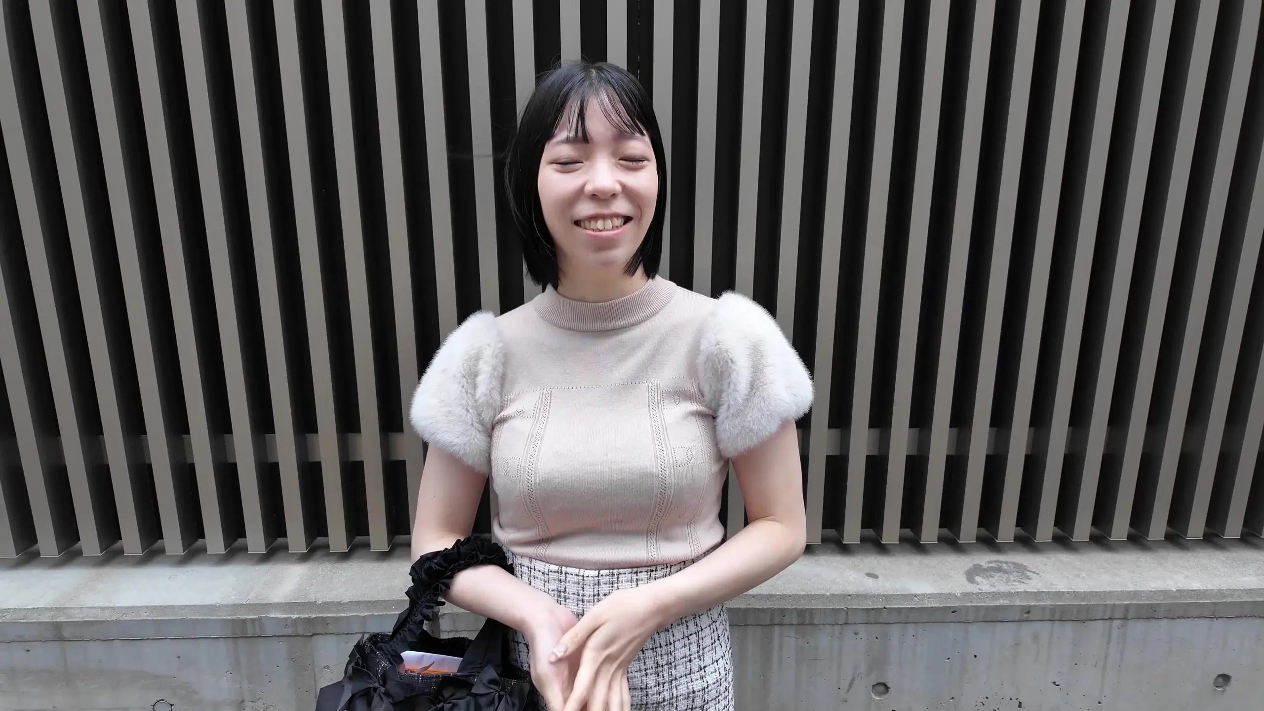 手コキ搾精女子「【本編顔出し】さおりさん　25歳　インストラクター」の投稿サムネイル
