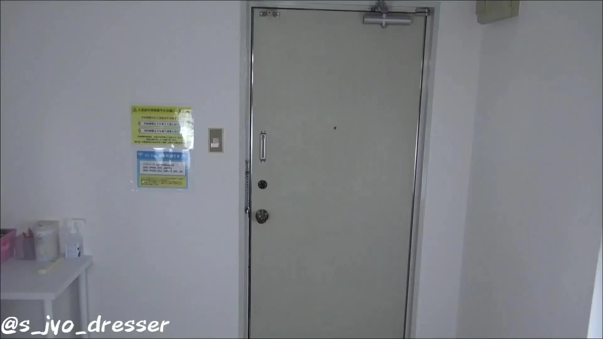 S女性のドレッサー【M男向け動画】「女子2人聖水便器Part2です✨ うわぁ、またこの便器だよ、、、 ほんと気持ち悪い～」の投稿サムネイル