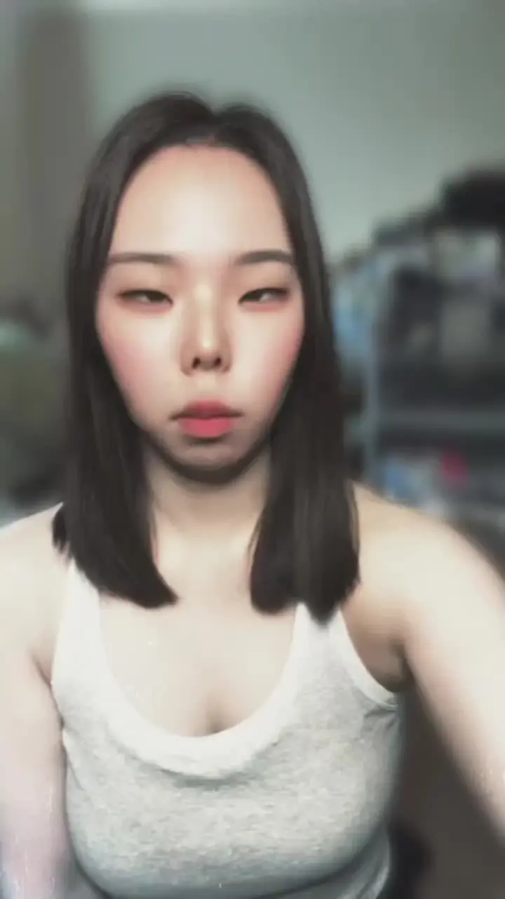 かみひと𓆩𝓗𓆪「ビデオ通話風Part2😘」の投稿サムネイル