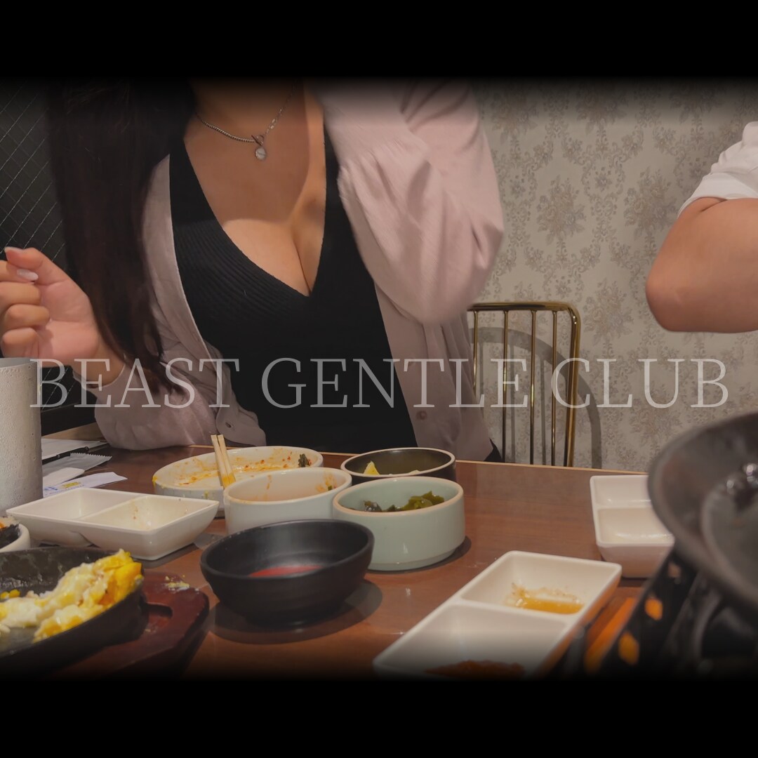 【野獣の会 vol.24】
〜性獣秘書お○○○さん サンプル〜
新大久保で韓国料理食べてた秘書に声かけたら、ただのド淫乱やった
"ぎもぢぃぃ"、"いくいくぃぐぅ"、"そこあたるぅ"と隠語連発の性獣お○○○さん
ちんぽ咥えながらケツ出してオナニー
騎乗位しながらオナニー
などなど
変態プレイのオンパレードでした笑
※無断転載、まとめサイト等への引用は法律違反です。著作権違反等が発覚した場合には法的措置をとります。 (2/2)