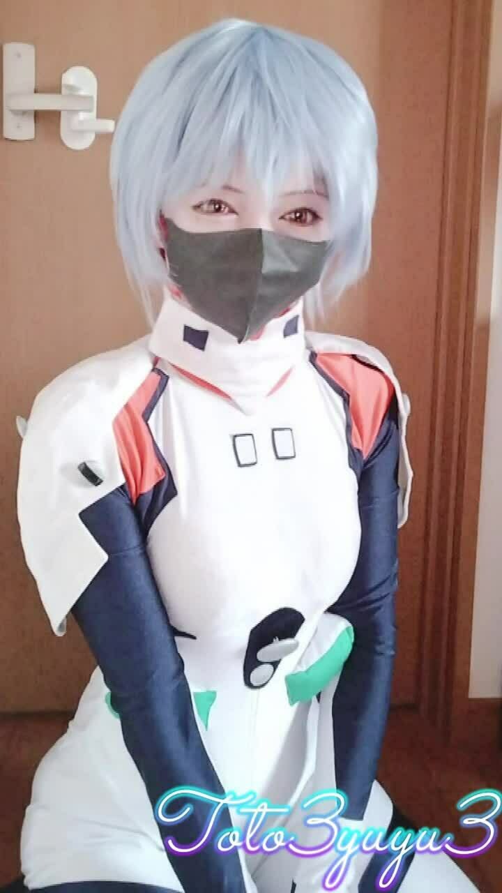 コスプレで
新年の挨拶動画です🙃 (2/2)
