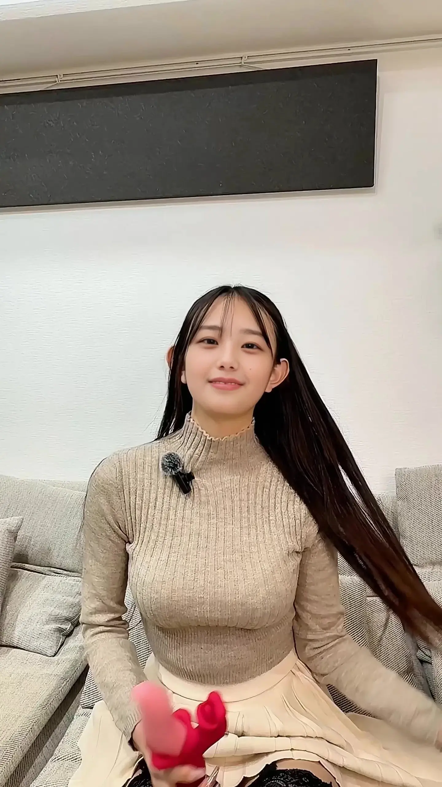 女子大生まりな「こんな奇抜な形をしてるモノを挿れたのは初めてだったけど、 挿れながらクリの方もバイブで攻めれるようになっててすぐ果てちゃった... ランジェリーも似合うかコメン」の投稿サムネイル