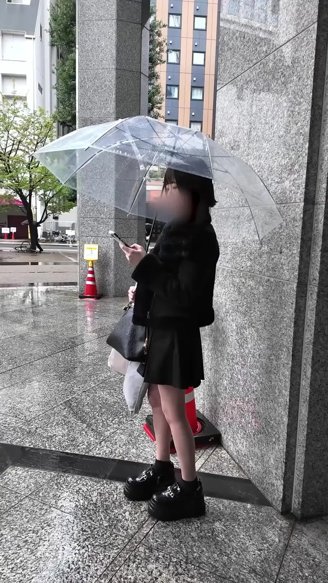 FUCK OFF「【本編】#004 ちさ エロそうな雰囲気の女性がいたので、すかさず声かけ。 色々話を聞くとかなりノリが軽そうでした。」の投稿サムネイル