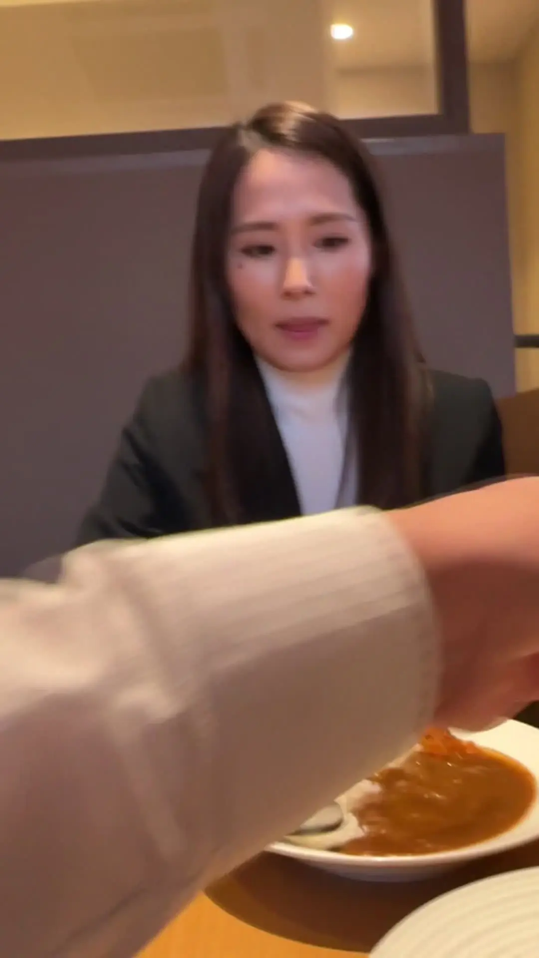 ヤリちん副業FUCKER「会社の女上司と営業周り中にサボってラブホへ！ 精子ごっくんと中出しさせてくれました。 スマホ縦動画FULLサイズverです！」の投稿サムネイル