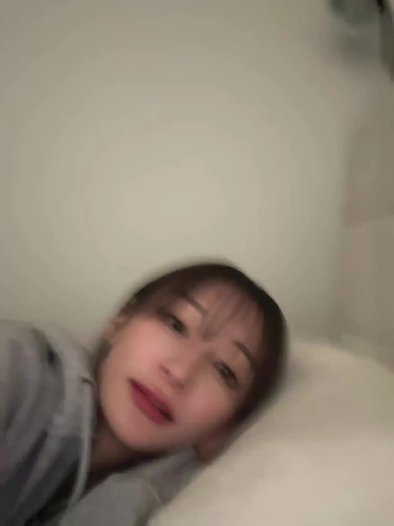 どスケベゆり🌹「今回の動画は飲みすぎて 友梨の家に帰宅してオナニーしちゃう動画です🥰✨ 酔ってベッドに入ったらムラムラが収まらなくて」の投稿サムネイル