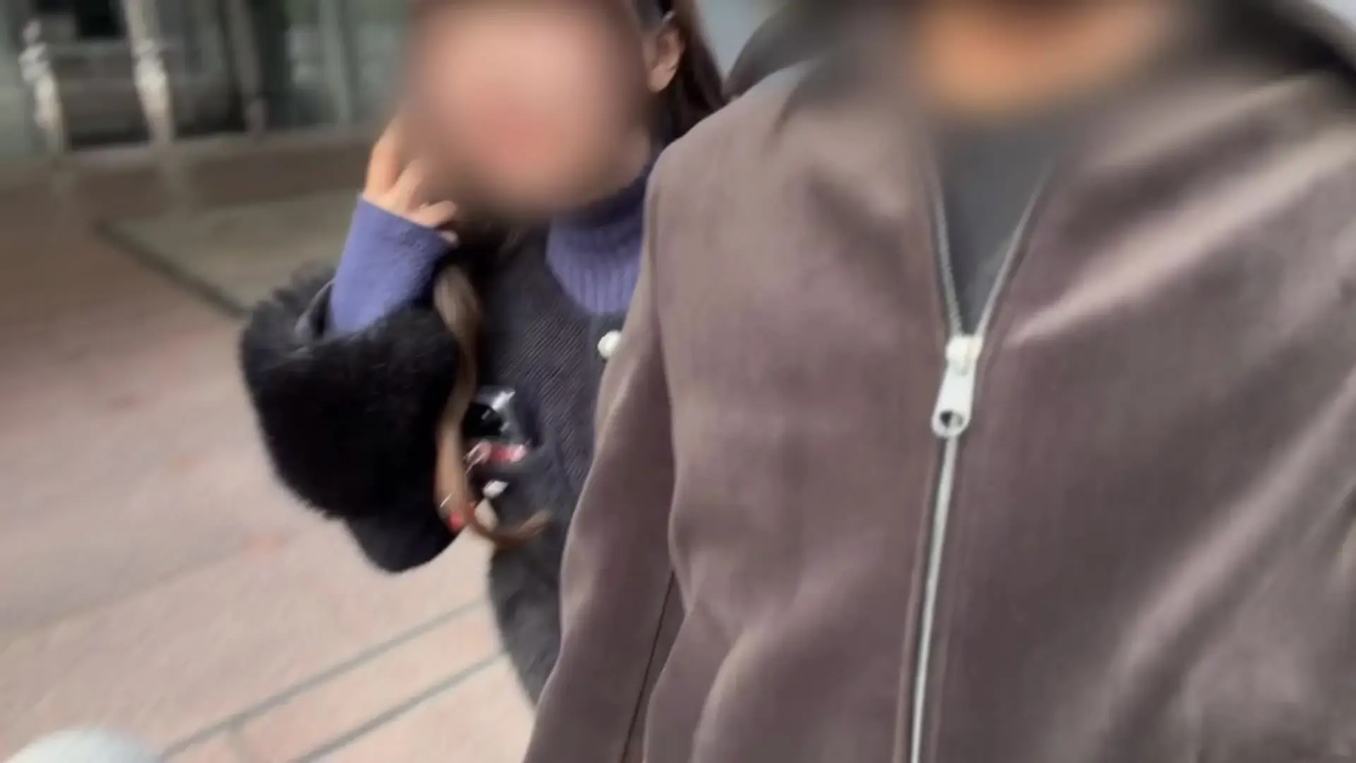 レあ🦒【女子大生ハメ撮りvlog】「【学校で見せてる清楚系な雰囲気からは想像できない姿へと。】 白いシャツにまとめた髪、控えめな笑顔。 学内では「真面目」「おっとり」で通ってる彼女。」の投稿サムネイル