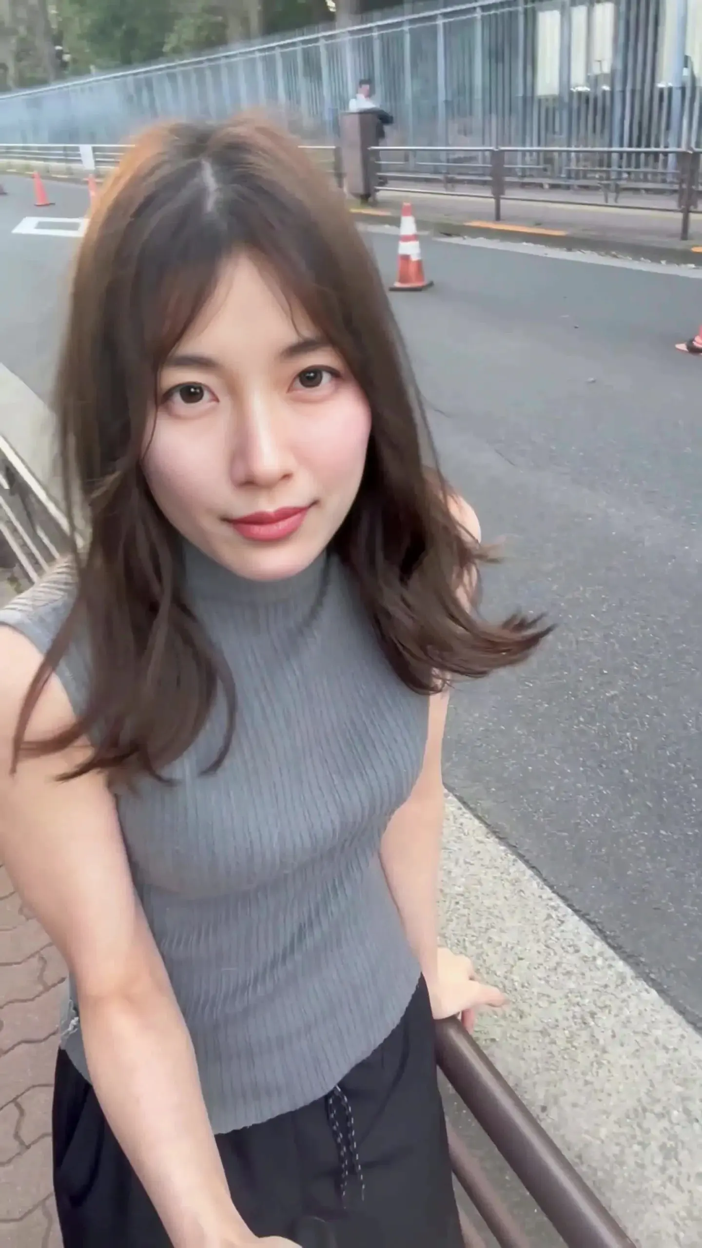 地味OLミカの裏アカ。 普通のOLがいちばんエロいんだよ。「とびっこ入れて街ブラ❤」の投稿サムネイル