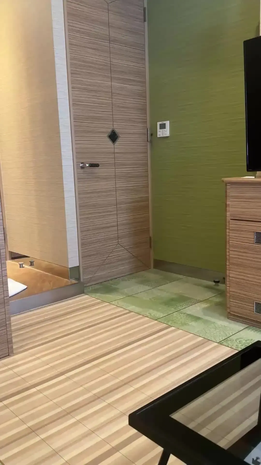 🥇おじの風俗ぶいろぐ「デリヘルにて、さりちゃん。。 高級デリヘルを呼んでみたらやっぱり高級な女性が来ました。 こんな美人な方に洗ってないアナルベロベロ舐めてもらえました。」の投稿サムネイル