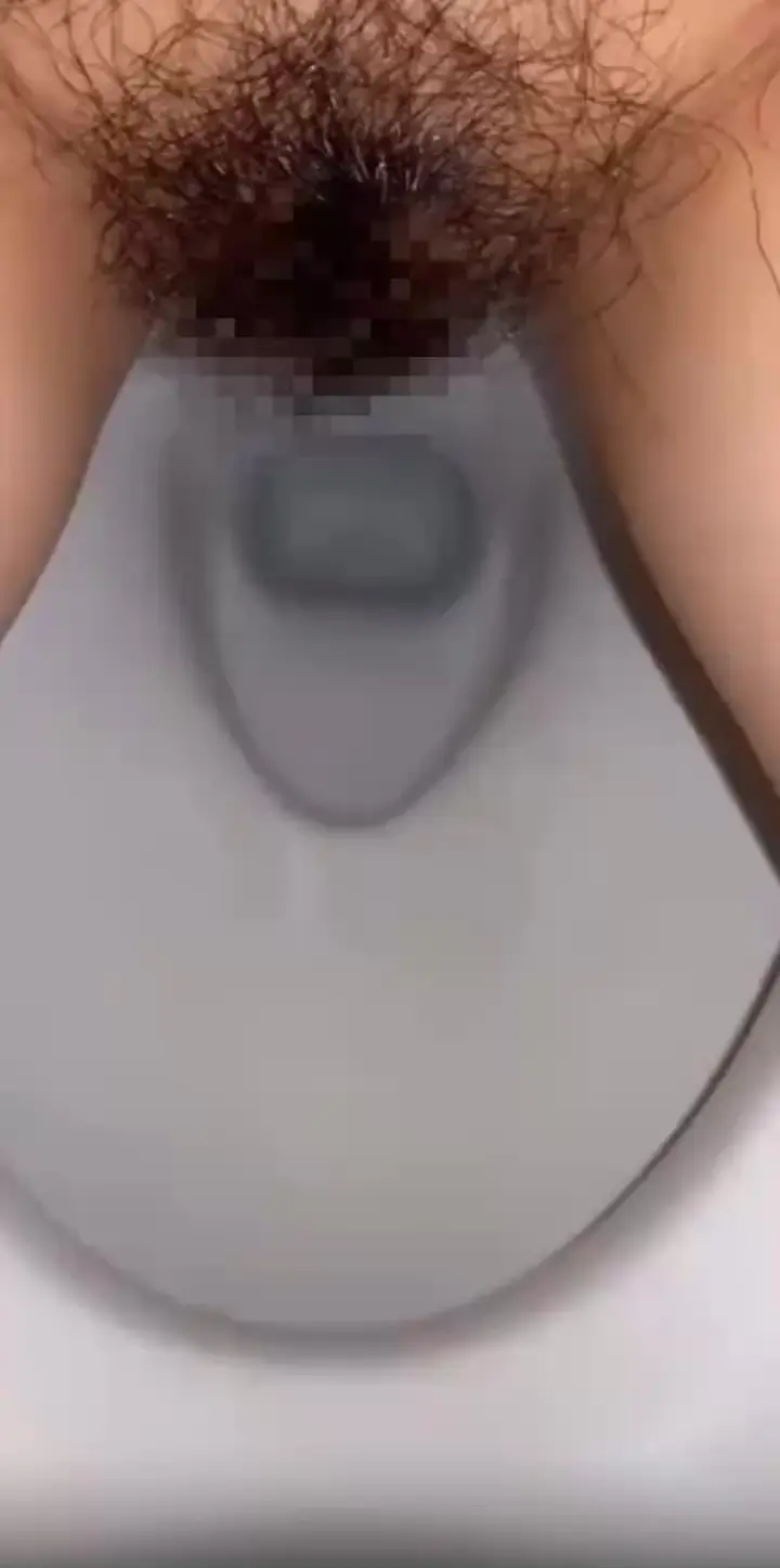 ぽぽぽ🌼(🥰女子大生の下着姿🥰)「今日のぽぽぽのおしっこ動画🥰」の投稿サムネイル