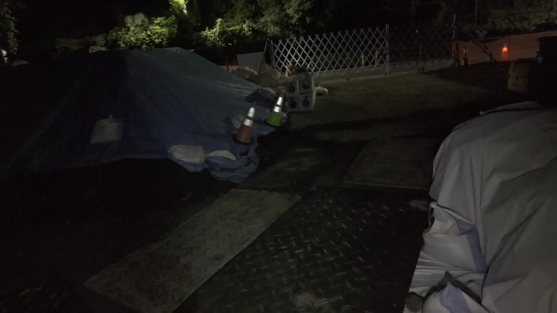 Guiltylabo.|【露出|レズ研究】「深夜の工事現場で禁断の全裸露出 本当に世にこの映像を出して大丈夫なのか！？ と自問自答しながらこの動画を投稿作業していますが、」の投稿サムネイル