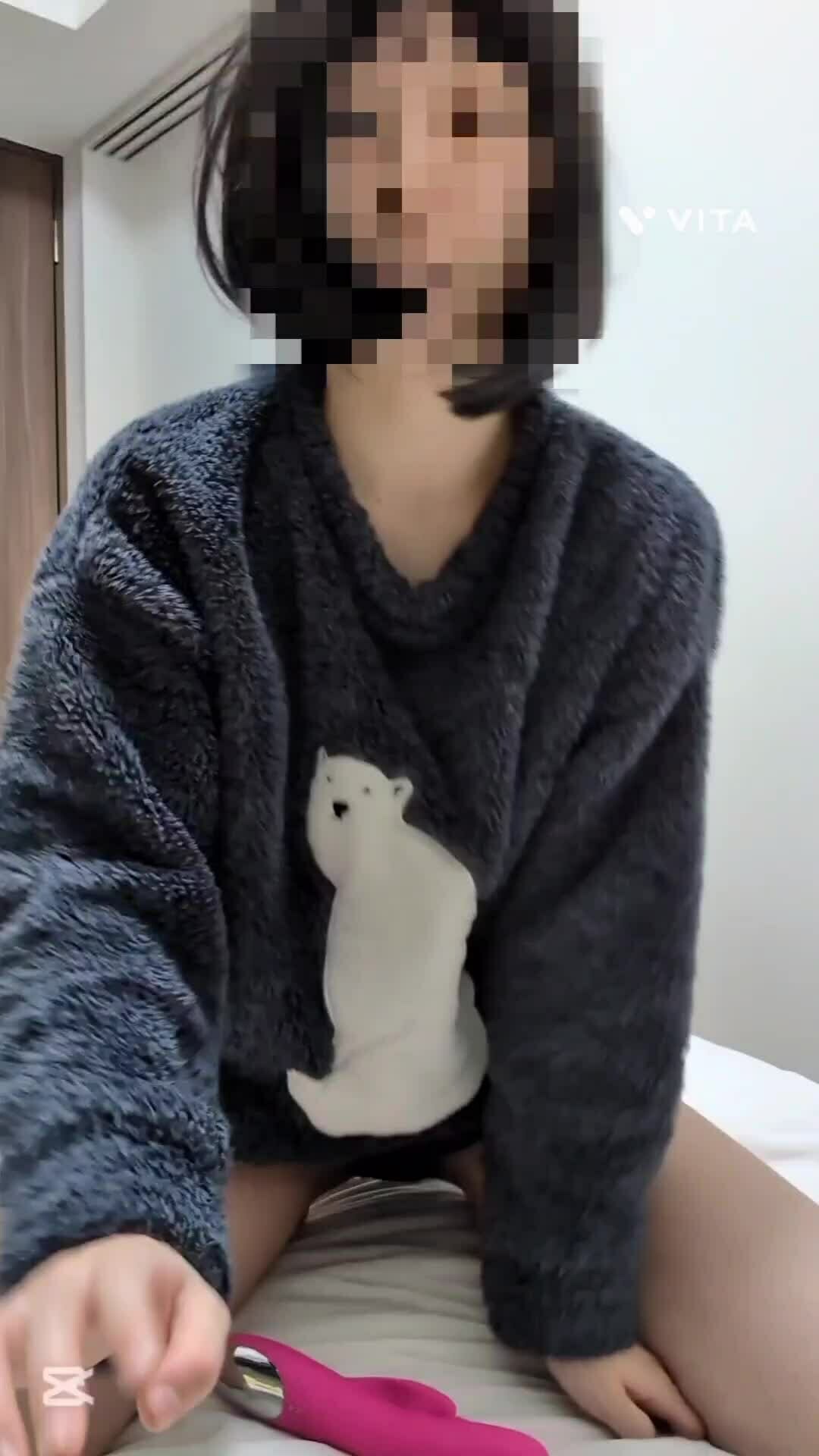 なちゃん🍖筋肉女子「こんばんはー！！なちゃんです( ◜ω◝ )✨ やっと新作の動画が出せました！！！！お待たせしちゃってすみません！！！ ついでに新しいおもちゃもゲットしたのでおひ」の投稿サムネイル