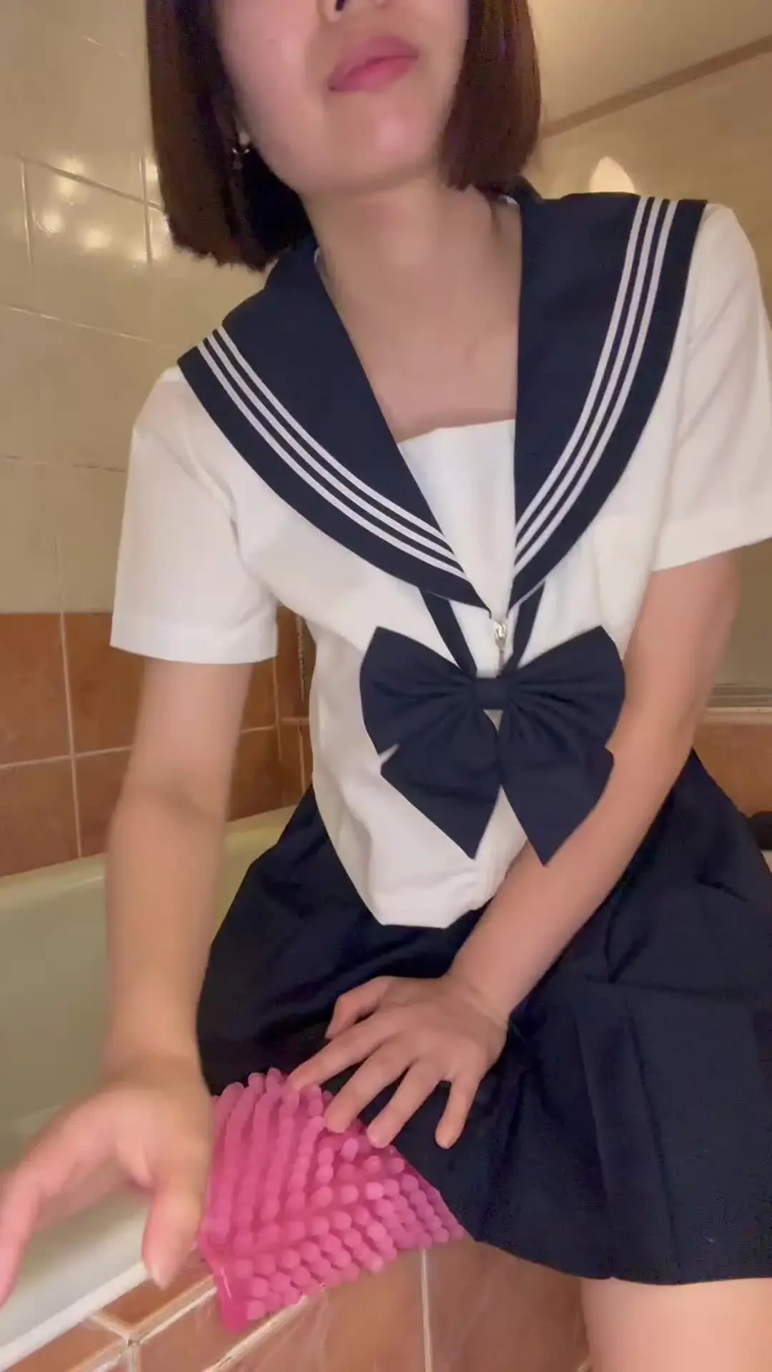 なのちゃん🐳大量潮吹き💦「💓角オナ➕テンタクルンルン💓 今回初めて大人のおもちゃテンタクルンルンで遊んじゃいました♡♡ テンタクルンルンの触手がクリに擦れて... ///」の投稿サムネイル