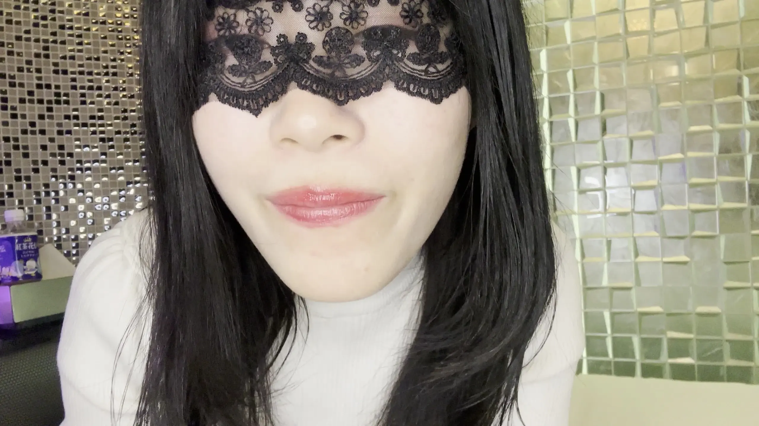 舌フェチくらぶ「【舌観察動画】いつでも顔舐めしてくれるデカ舌女子大生① 現役女子大生の長くて幅広い舌の観察動画です。 初めて見た時はなかなか無いサイズで圧倒されました。」の投稿サムネイル