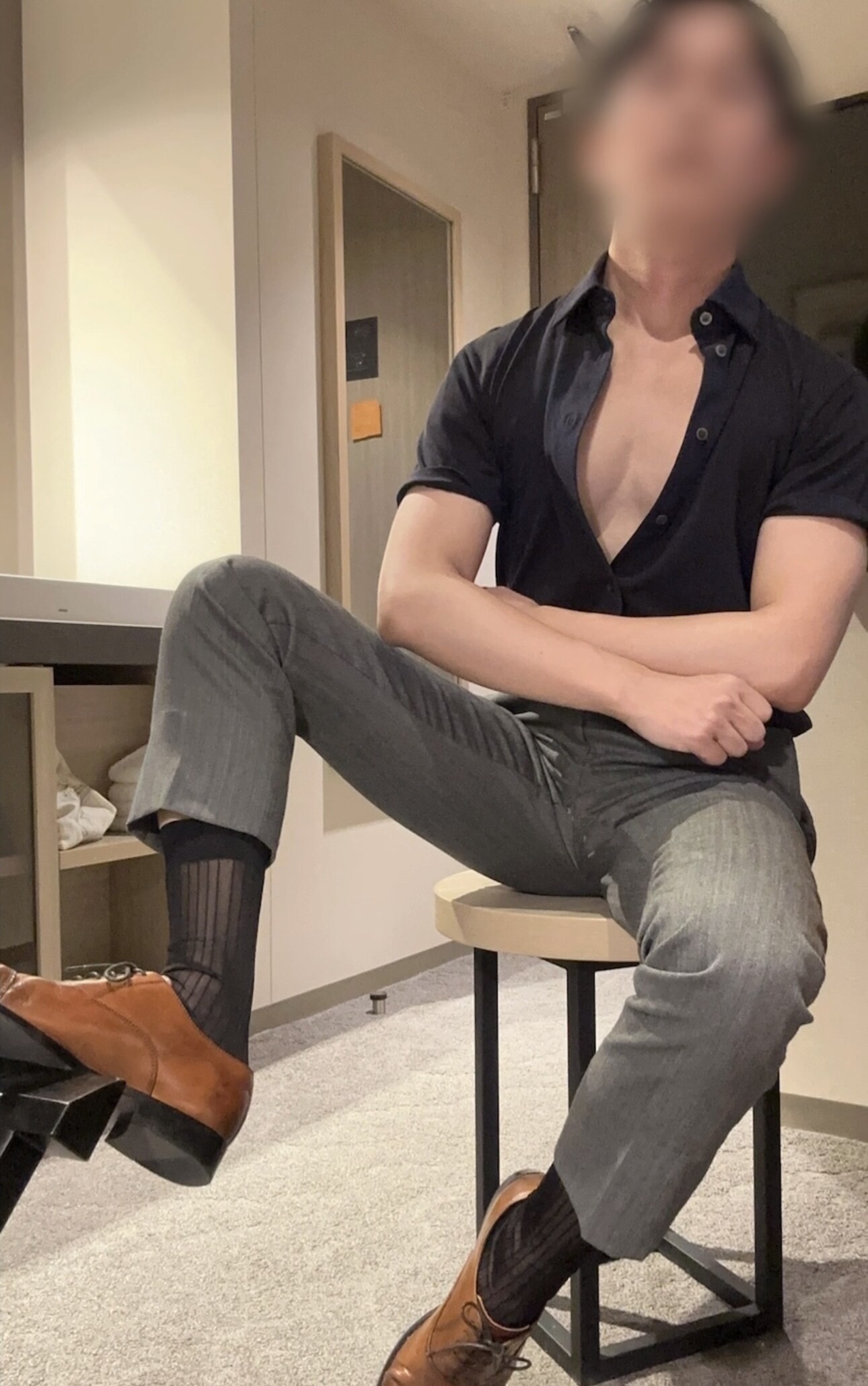 お仕事でホテルに前泊。最近のお気に入りのエロい靴下もチャレンジしました。大人の色気が欲しいです笑 sample 1