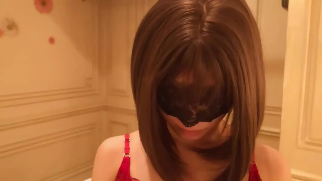 りお「140cmのりおちゃんが そのやわらかい体で開脚セックス！ 何体もの好きな性癖に刺さる一本です！」の投稿サムネイル