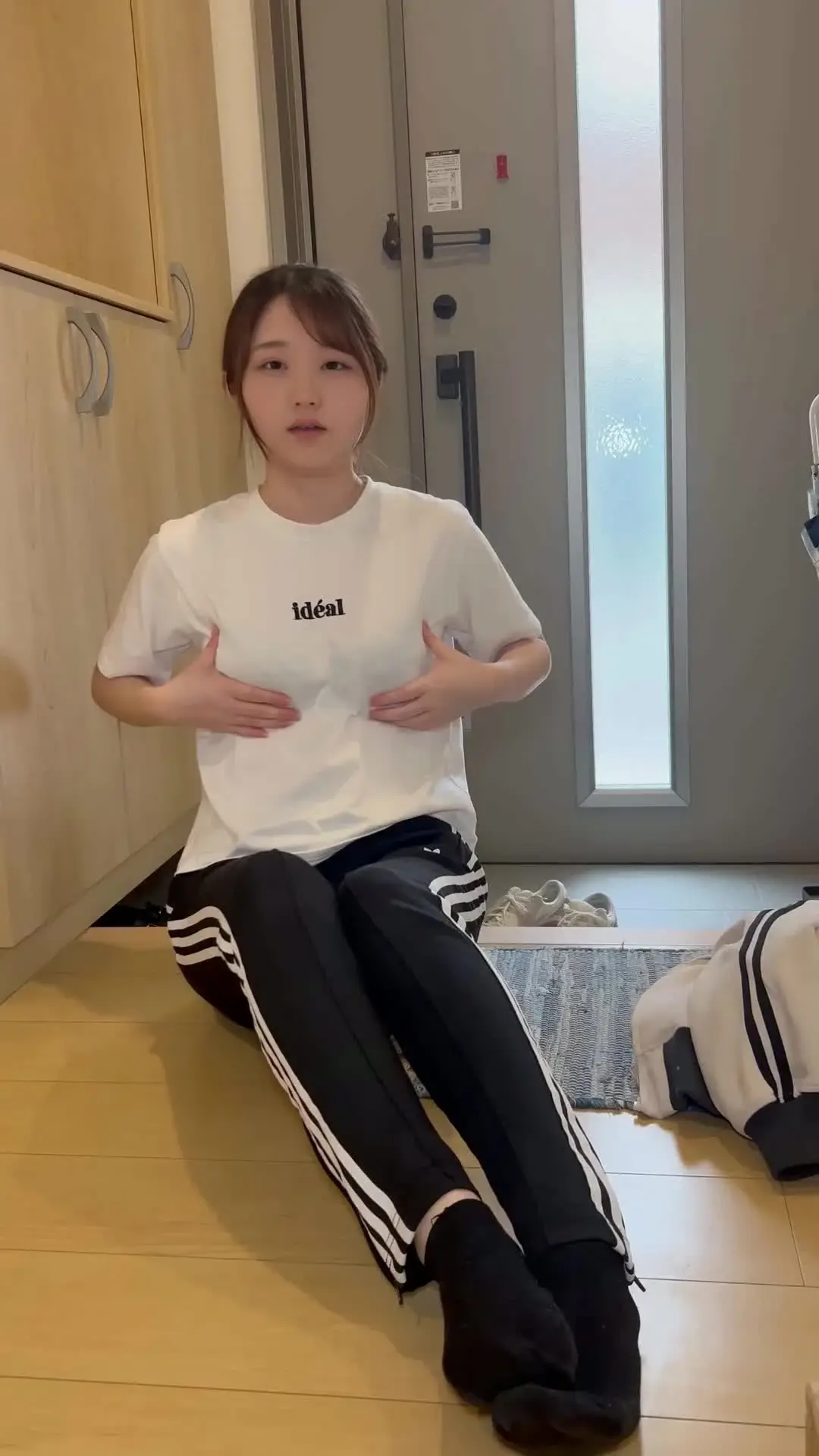 永井陽毬(Nagai Himari)「元スポーツ女子の遠征ジャージ姿のまま、 部屋でだらっとしてたらそのまま スイッチ入っちゃいました…。」の投稿サムネイル