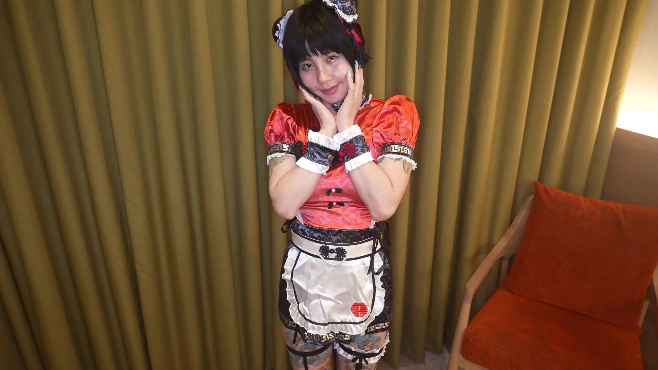 餅月かなで「実はコスプレ大好きで衣装をめっちゃいっぱい持ってるわたしねんけど、今回は横浜来たからチャイナ服着たのね」の投稿サムネイル