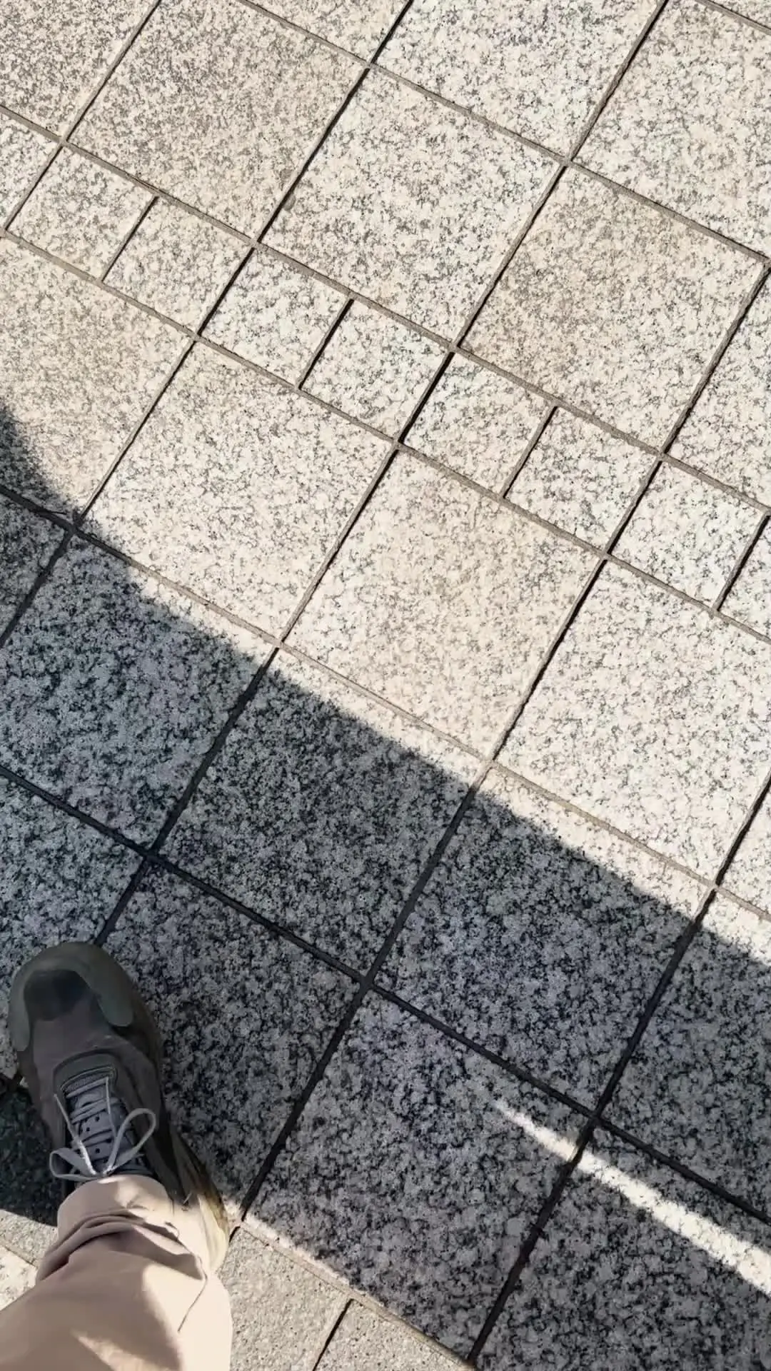 裏垢男子の日常「"完全顔出し"「僕もヤりたいです」とDMしてきた素人童貞のフォロワーに超人気コスプレイヤーちゃんを会わせてみた結果がこちら。女体に興奮しすぎておまんこから溢れる」の投稿サムネイル