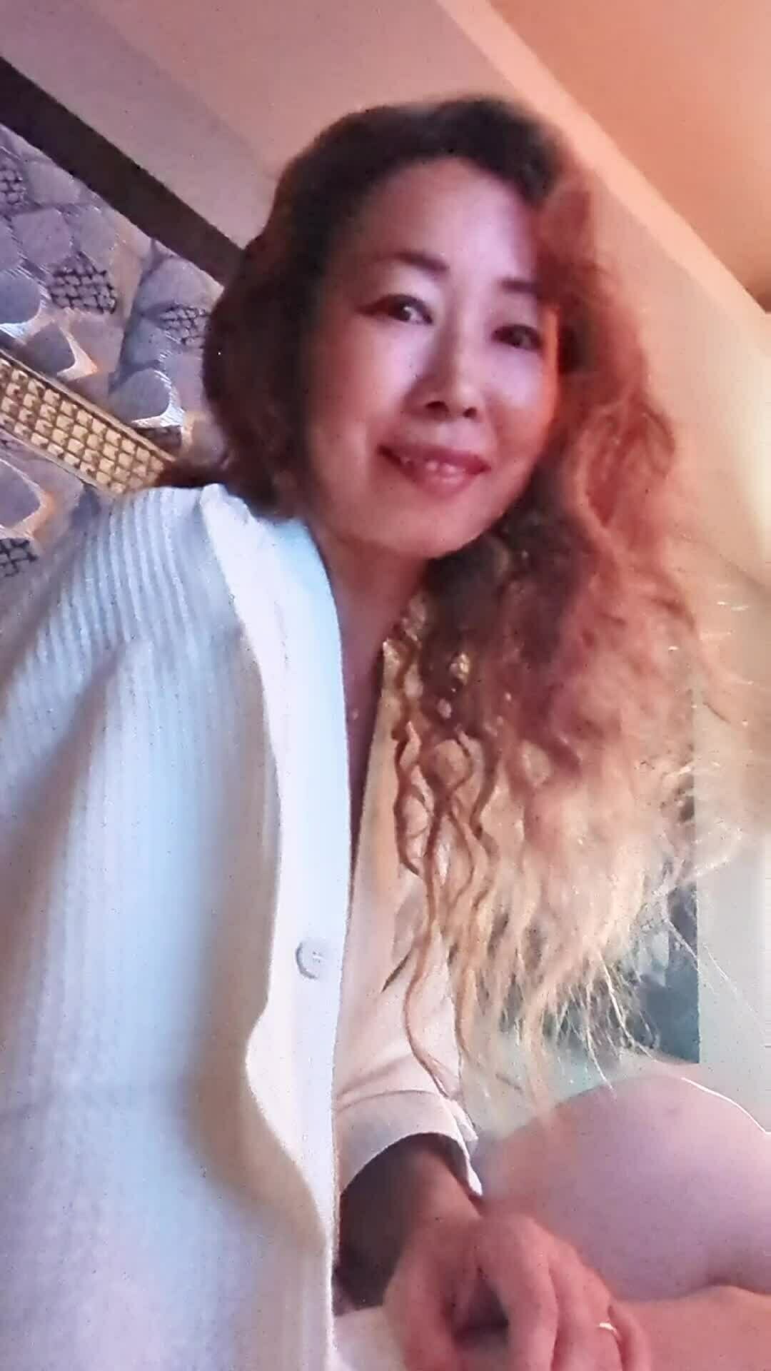投稿喜び組「自分で☝️ぎゅいんぎゅいんしちゃったの🥺🩷　ちゃんと優しくにゅるにゅるしてね」の投稿サムネイル