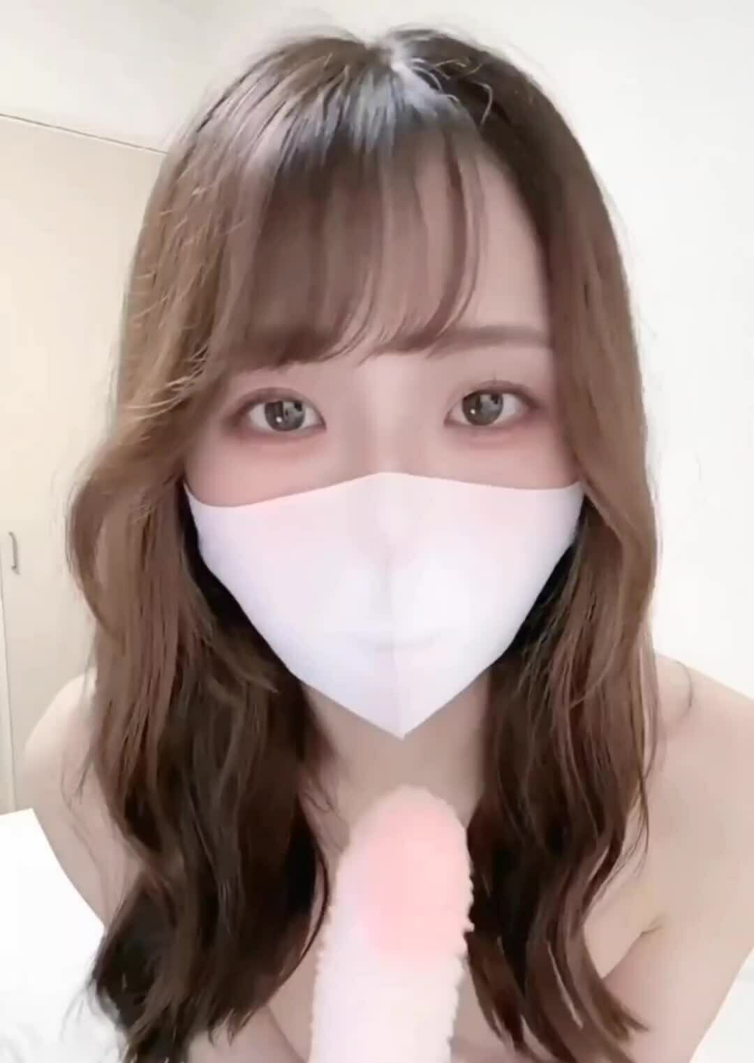 りさ「ディルドにつぶつぶのテンガ付けて騎乗位風オナニー💕 ※おまんこのとこは白いので完全に隠してます」の投稿サムネイル