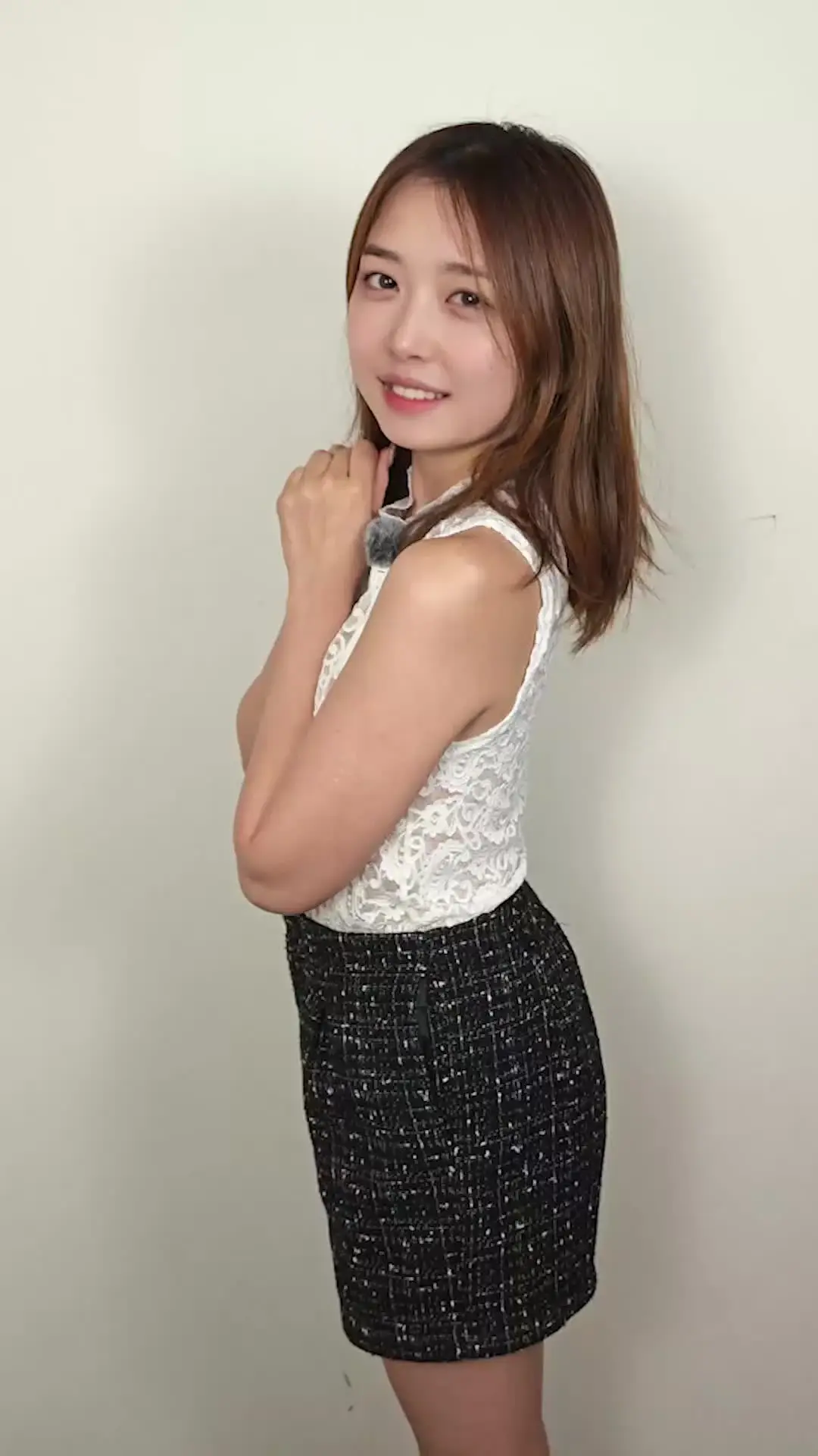 つむぎ（見習い）「おっぱい見せちゃう💕（前編） おつかれさまです♡ つむぎです😊 衣装七変化でちょっとエッチな撮影してみました✨」の投稿サムネイル
