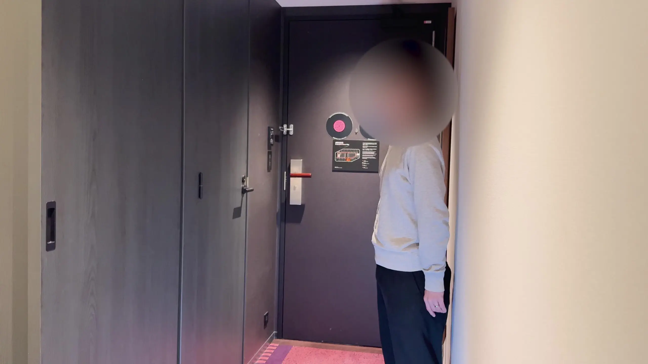 手コキ搾精女子「1回目↓ 関連動画↓ M男/痴女/手コキ/素人/個人撮影/美女」の投稿サムネイル
