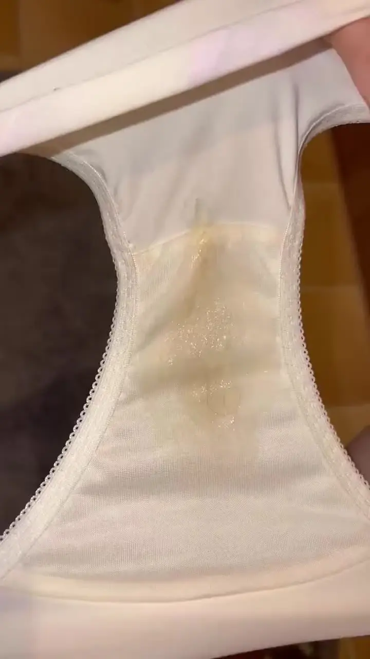 るる👙(🥼看護師目指す女子大生💉)「今日のルルの脱ぎたてパンツ🥰 動画だよ😊 動画だよ😊」の投稿サムネイル