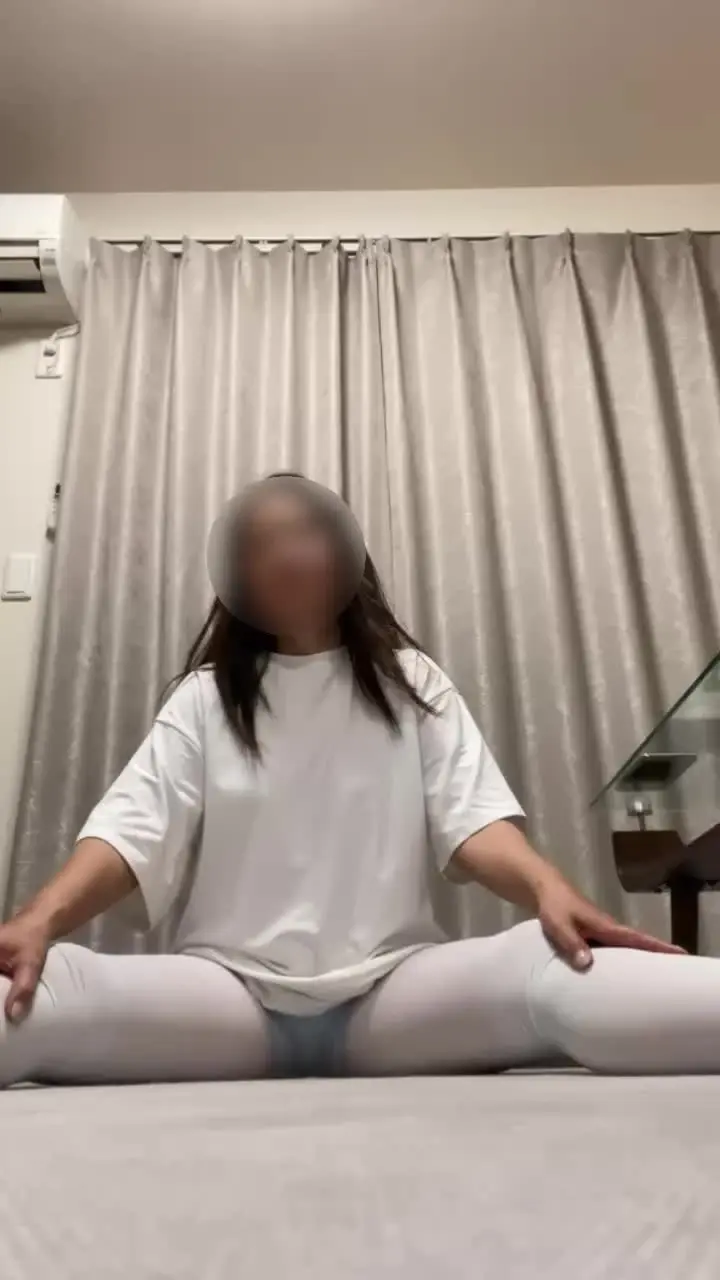 Deens「白スケレギンス妻 Tバック尻が目の前で揺れます 白スケレギンス妻 Tバック尻が目の前で揺れます」の投稿サムネイル