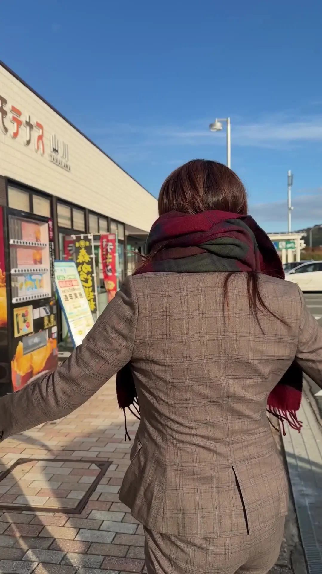 肉便器人妻ノ乃🌻🌻日頃は真面目な隣の奥さん🌻🌻「スーツが似合うキャリア系人妻の痴態 仕事中に呼び出されて服を着たまま肉便器 10本限定販売」の投稿サムネイル