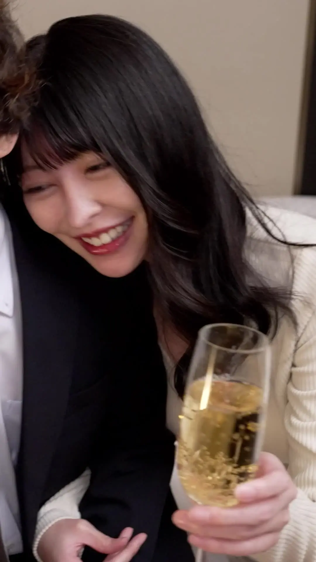 縦道マン「『No.1の可愛さ あざとさもフィーユ』 【縦動画】 こんばんは。縦道マンが紹介する今夜の迷いしフィーユはこちら。 キャバクラ閉店ラッシュで稼げない女の子が続出」の投稿サムネイル