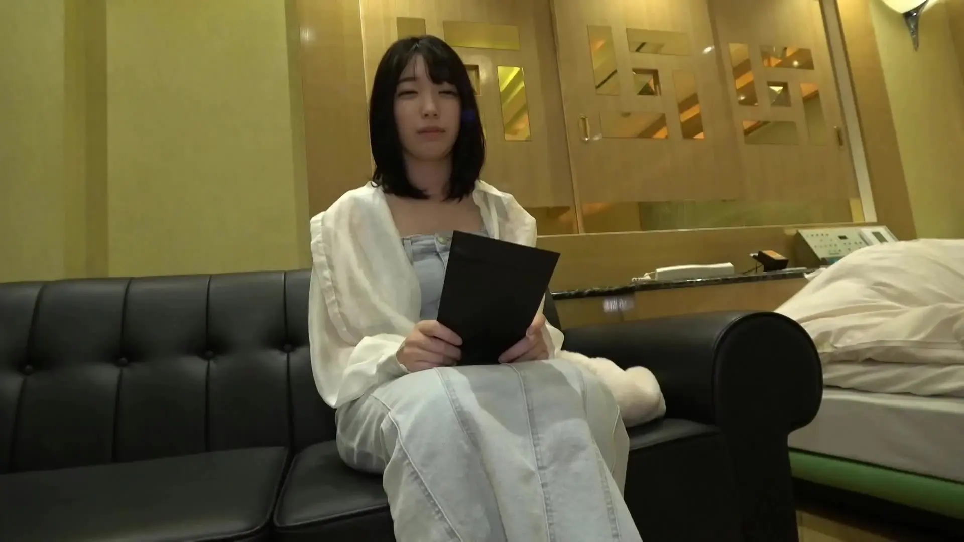 東京ガールズバッドナイト【裏動画流出】「【表◯道人気SHOP店員】りなちゃん（22歳）【おち◯ぽ欲しがりSEX】」の投稿サムネイル