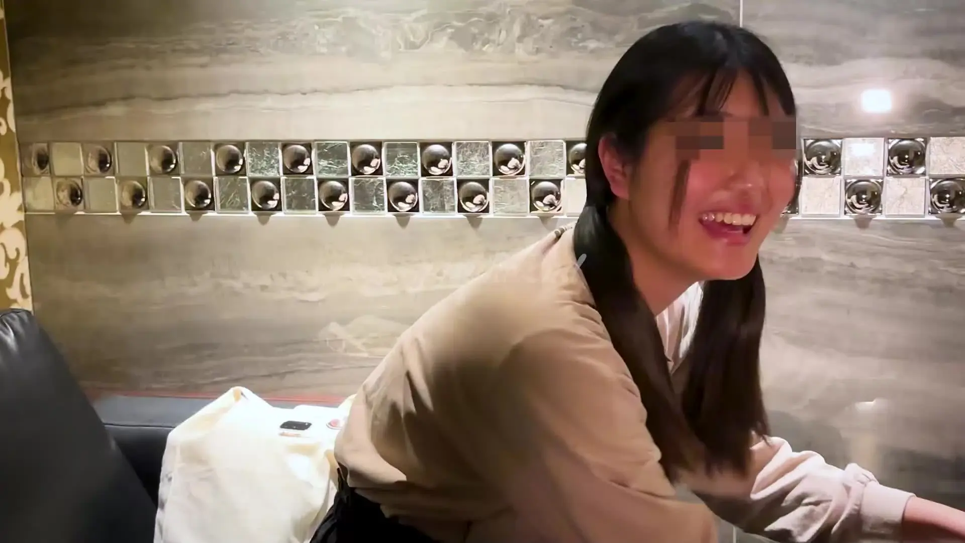 やすけ/綺麗事無しの素人リアル「【本気のほこ×たてバトル!!】九州の田舎から上京してきた女子大生(21)。」の投稿サムネイル