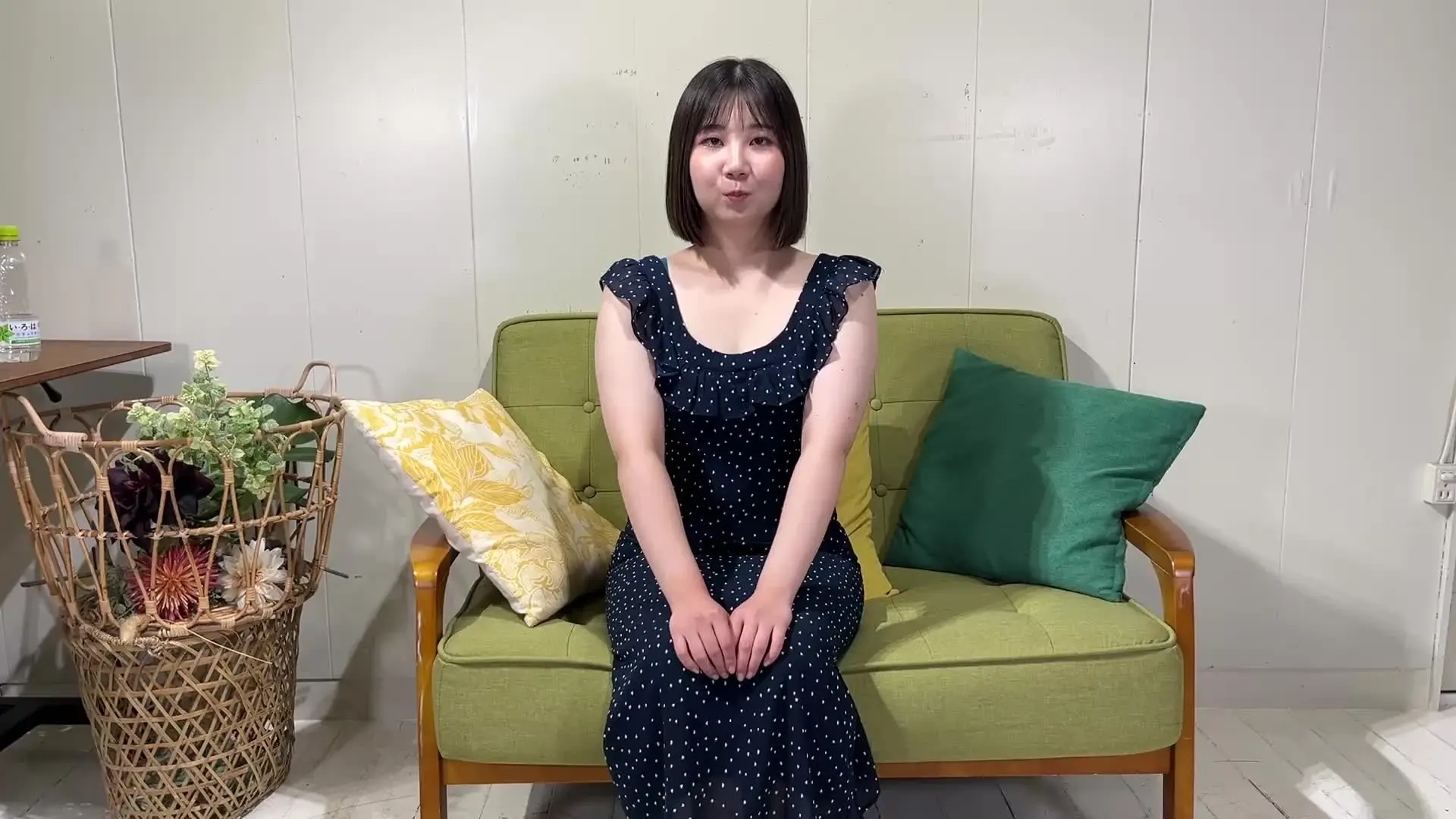 裏裏マンキン「50万人youtuber 裏裏マンキン フェチ動画 【処女!? 美白小柄女子が10分間で何回イケるか本気で挑戦】女子の早くイこうとする姿はあまり見れない超貴重映」の投稿サムネイル
