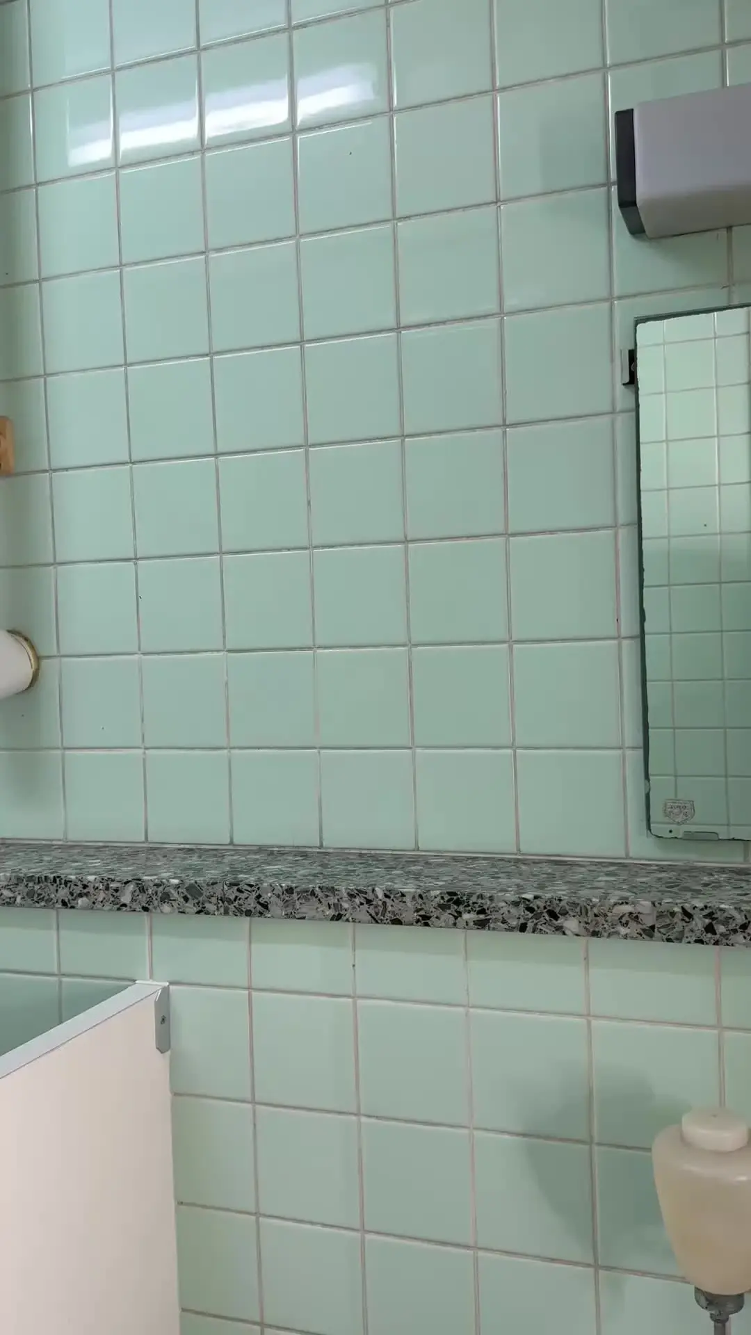もえ先生「✨こんばんは、もえ先生です🫶 今日は 「男子トイレでオナニー」 を撮ってみました。 誰もいない男子トイレで、こっそりオナニー…♡」の投稿サムネイル