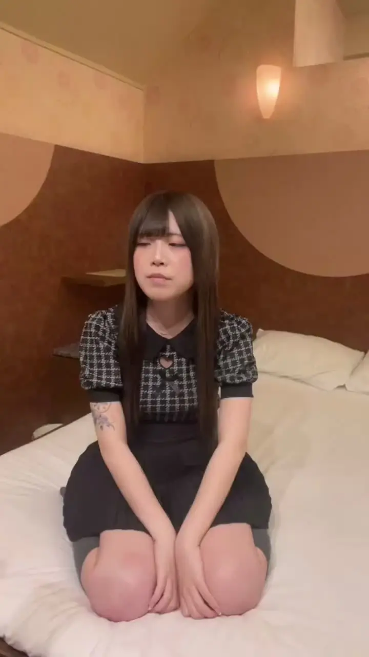 ぶっかけサラリーマン「#23しのさん【本編顔出し】別アングル Fカップ色白パイパン女子」の投稿サムネイル