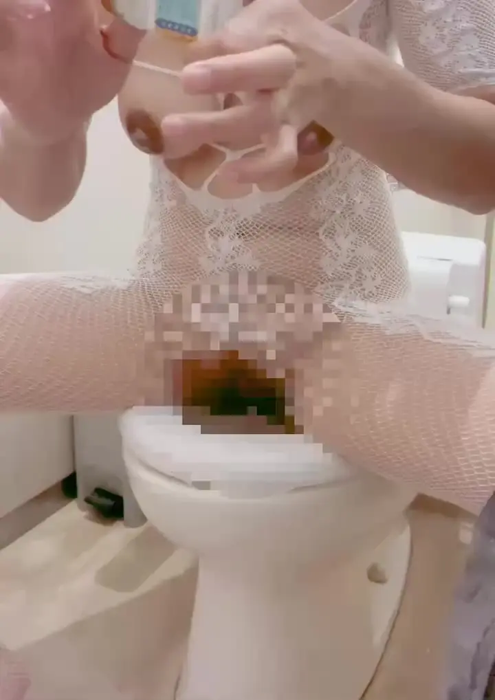 まろ🐿️秘密のアカウント「おまんこも乳首もぱんぱん////かちかち//// 両方同時に攻め出したら ビクビクしてすぐいっちゃった…」の投稿サムネイル