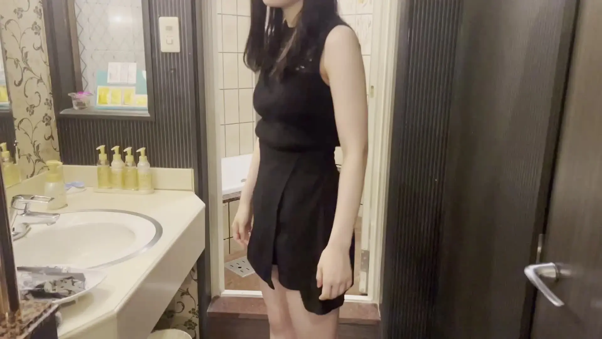 つゆだくちゃん「シャワーオナニーで完全に理性崩壊しちゃった... いつも手でするより刺激強くてめちゃくちゃイキまくっちゃいました♡ 激しすぎる水圧オナニーたくさん見てください！」の投稿サムネイル