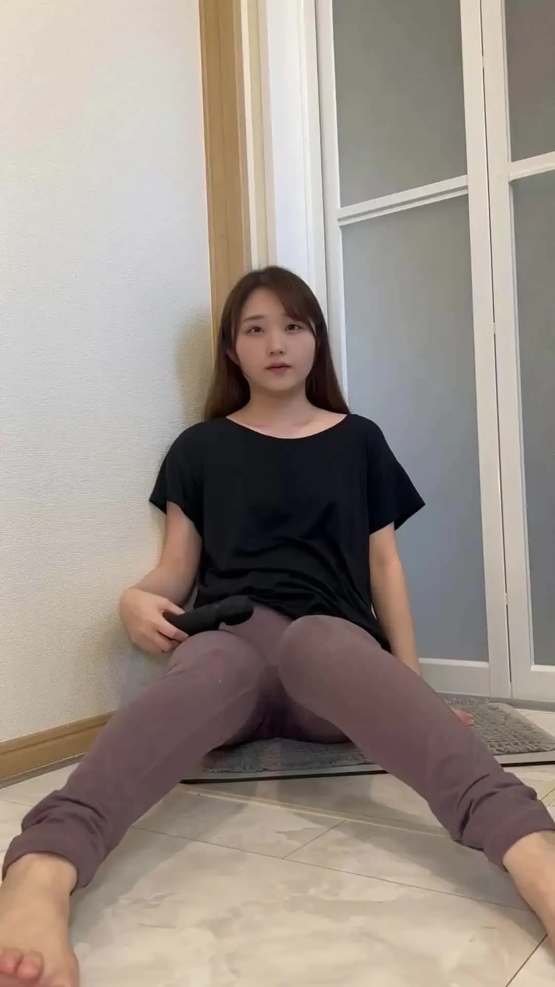 永井陽毬(Nagai Himari)「筋トレ終わりで汗かいたまま 誰もいない部屋でそのまま撮ってみました。 最初は少し休憩するだけのつもりだったのに」の投稿サムネイル
