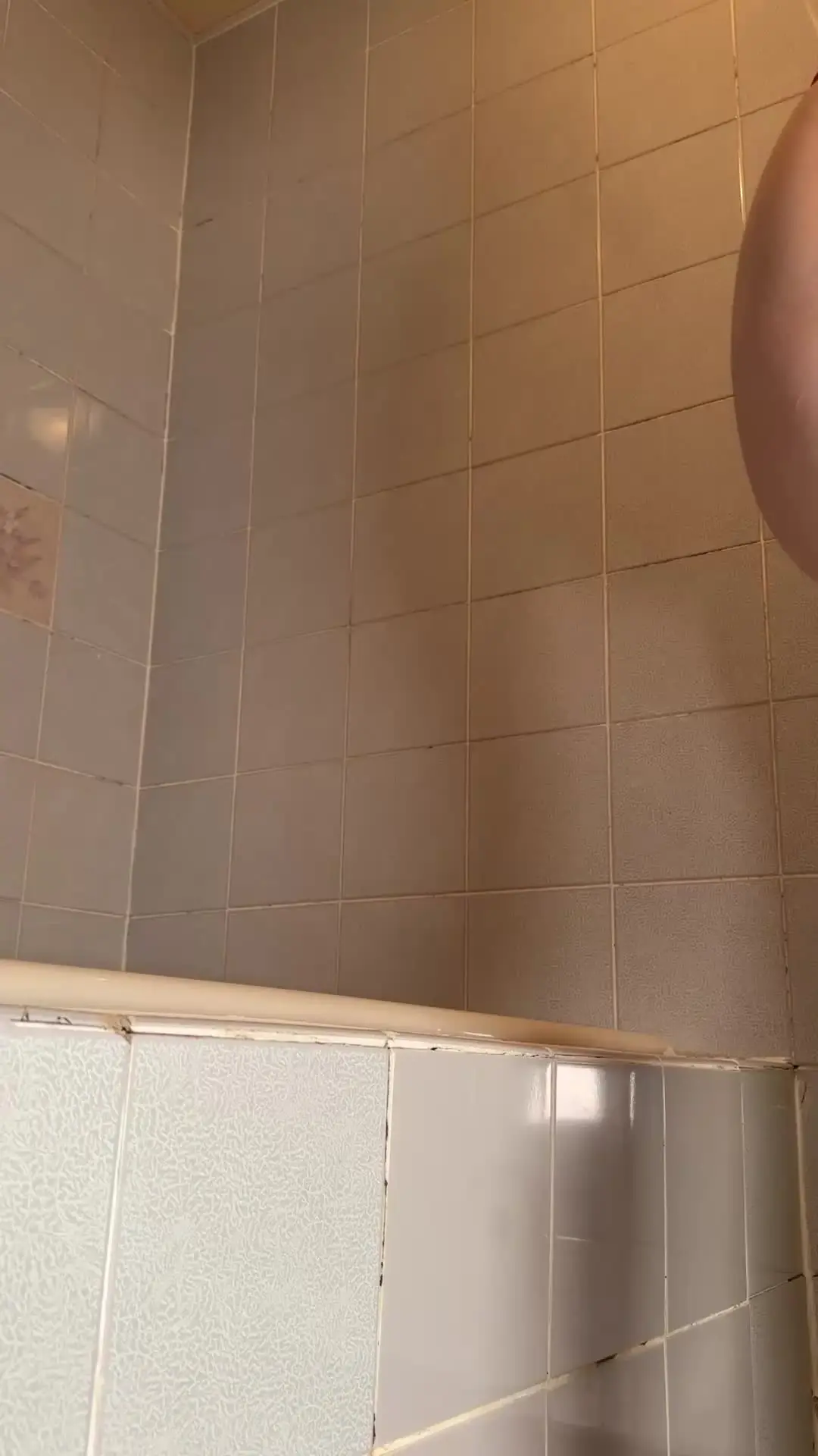 はるはるユニコス軟体部「競泳水着×潮吹きおにゃ❤️ このアングルから見ちゃいましょうか🤭 かかっちゃったらごめんなさい💦」の投稿サムネイル