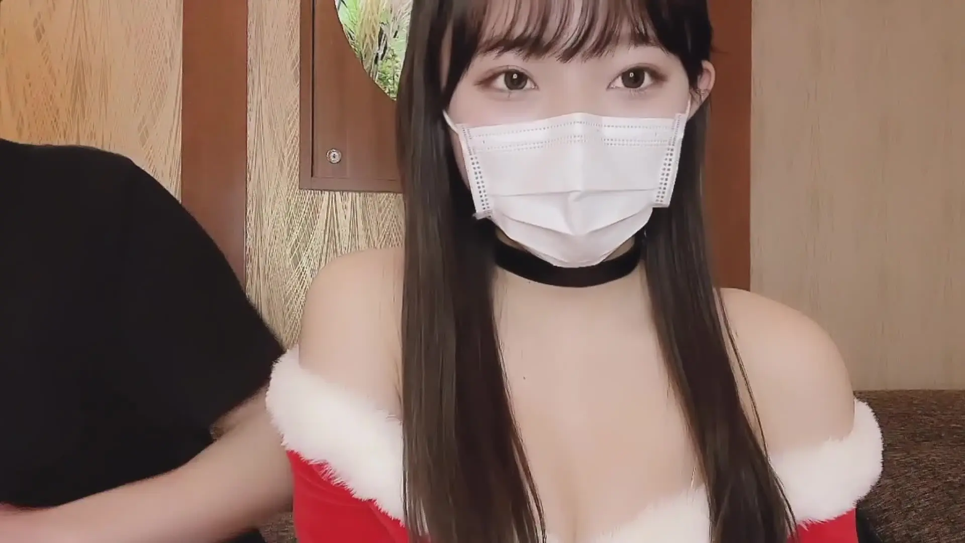 まな 18歳「サンタコスで本番してます」の投稿サムネイル