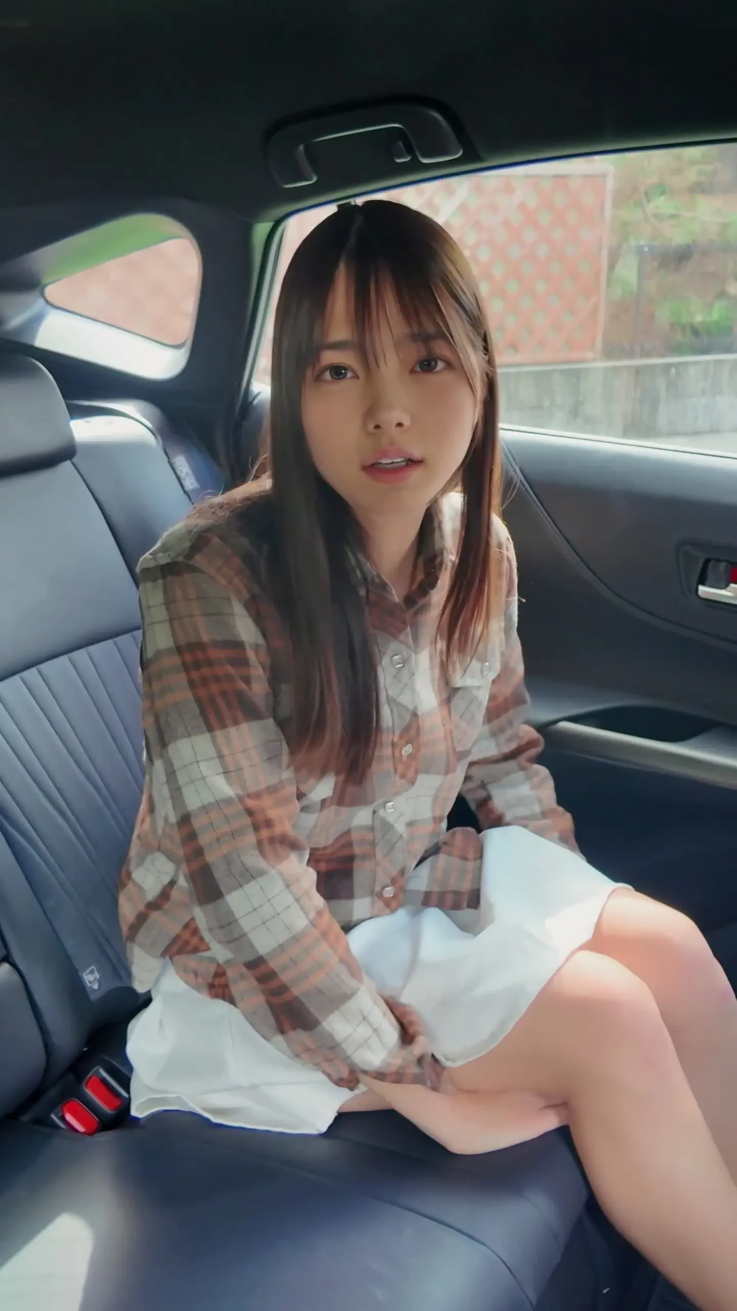にどね「【新作】車の中でおなにーしちゃうね💕」の投稿サムネイル