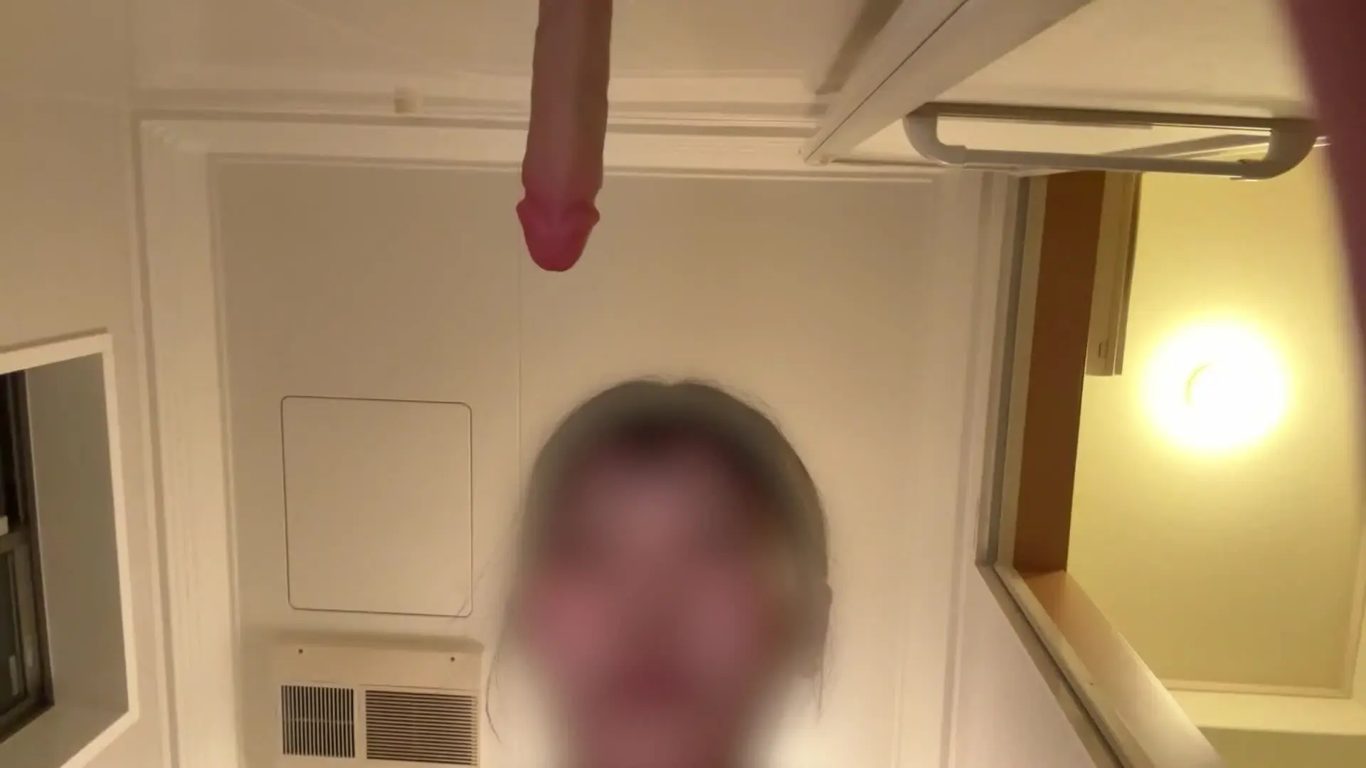 チチ「【寝る前に洗面所で手とオモチャで潮吹きオナニーしちゃう///】」の投稿サムネイル