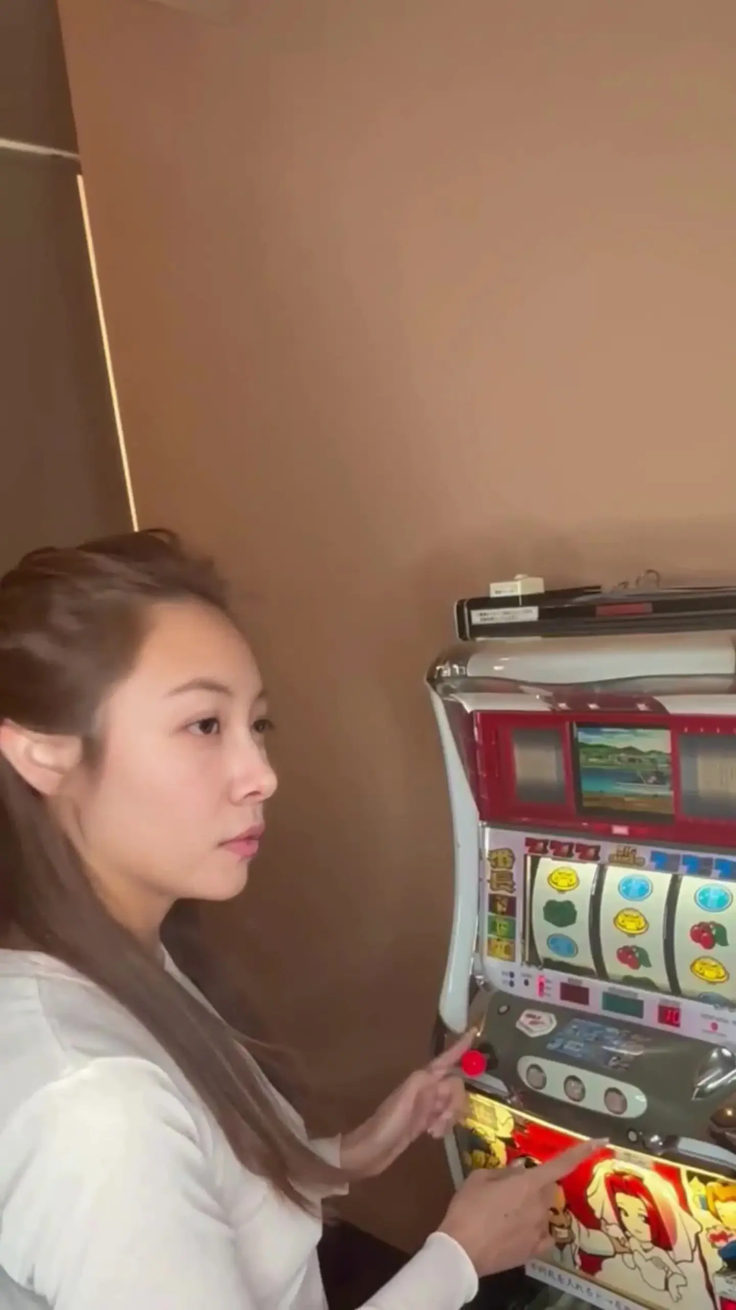 ななお　美魔女の潮吹きとハメ撮り「エッチの前にちょっと遊んでみたよ💛 続きはプランでアップするね💗」の投稿サムネイル