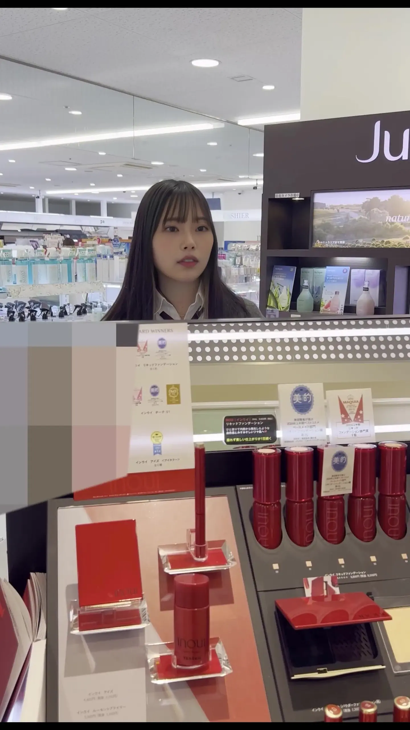 タカ♂生ぱん逆さ撮り📽️パンチラ「無料動画公開します！かなりの爆美女ちゃん！！！ 逆さと顔の同時映像で抜けますｗｗ いよいよ公開！本編はこちら！」の投稿サムネイル