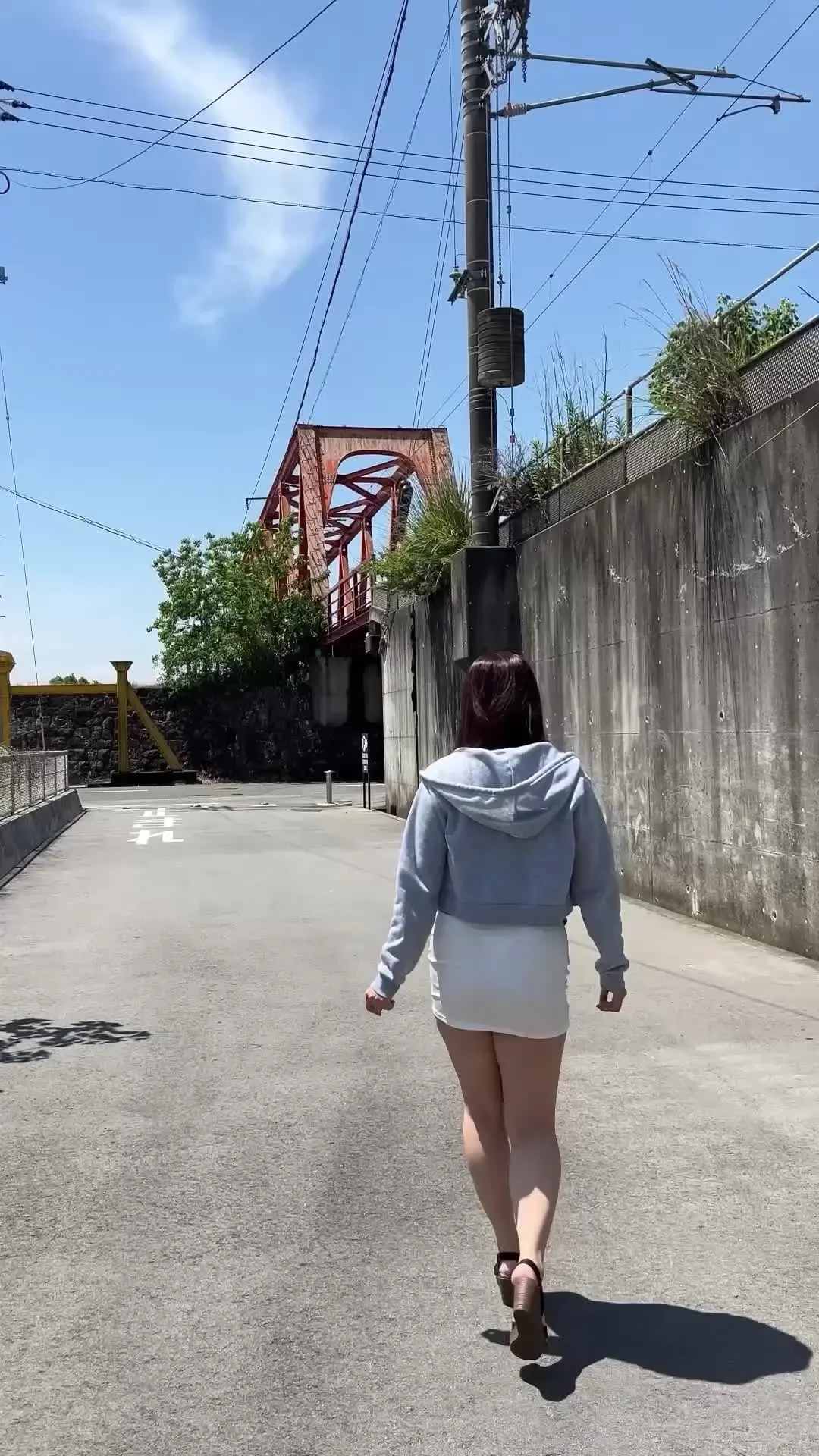 肉便器人妻ノ乃🌻🌻日頃は真面目な隣の奥さん🌻🌻「危険な後ろ姿で後追いされてしまった透けワンピ人妻は乳首も下着も興奮も隠せなかったので茶巾電気アンマのご褒美で痙攣失禁」の投稿サムネイル