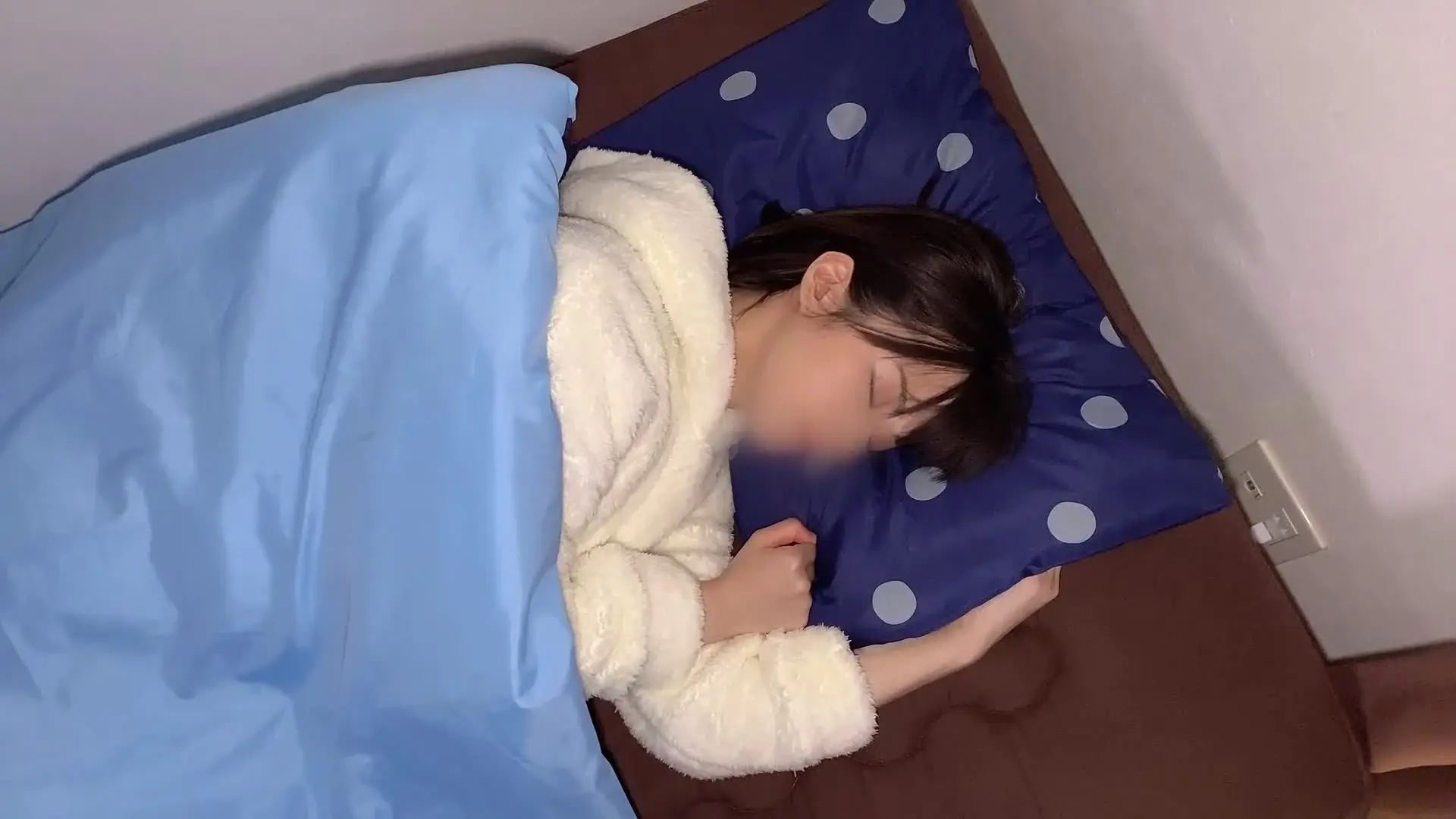 翔太「美スタイル美尻色白ボブ美女 手マンで大量潮吹き 超スタイル良し美巨尻パイパンちゃん」の投稿サムネイル