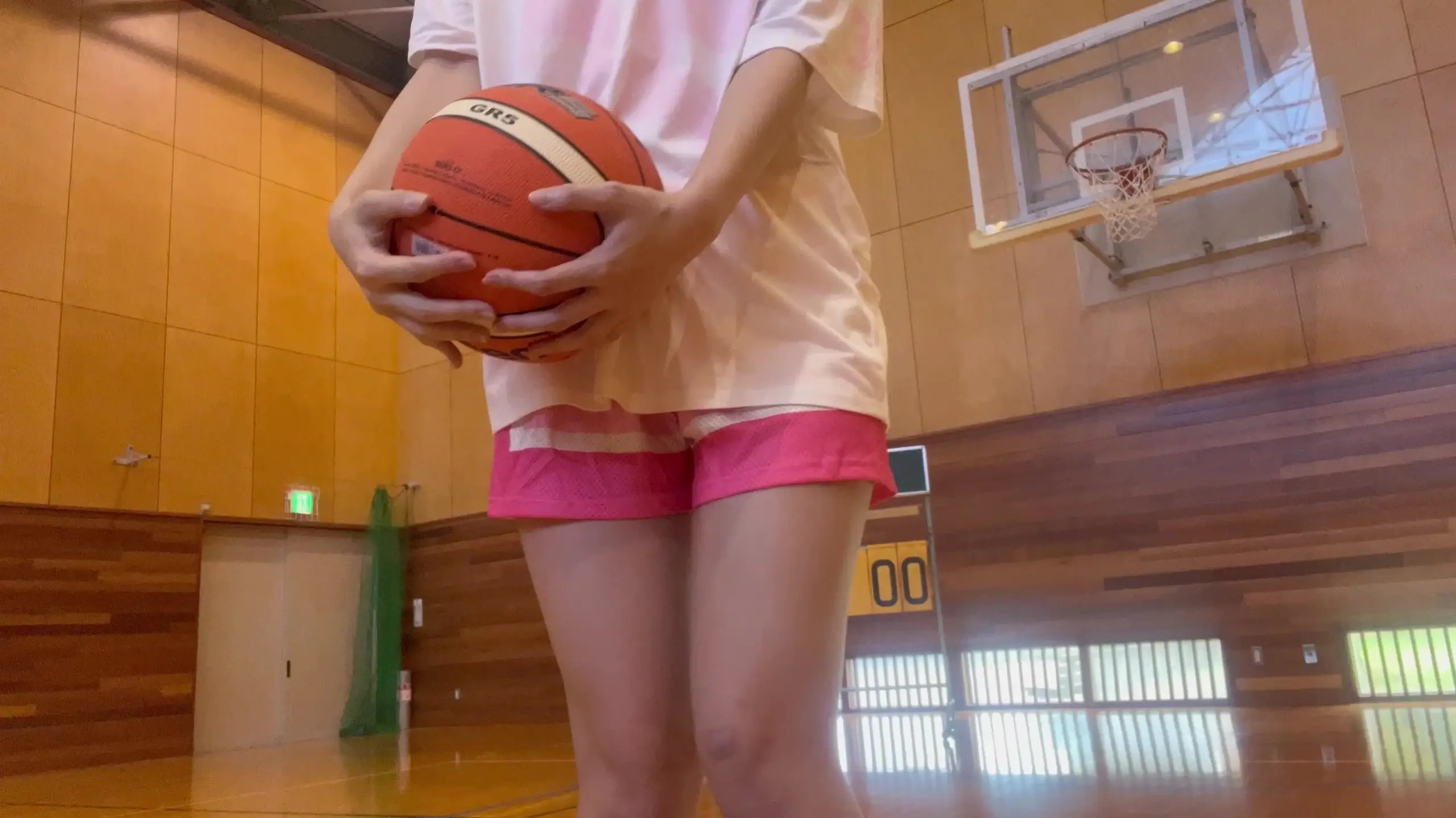 美尻ちゃんねる🍑🔞「みゆきです🍑💕 今回は体育館でバスケットボールをしたよ〜🏀🏃‍♀️ 久々ですっごく楽しかった☺️」の投稿サムネイル